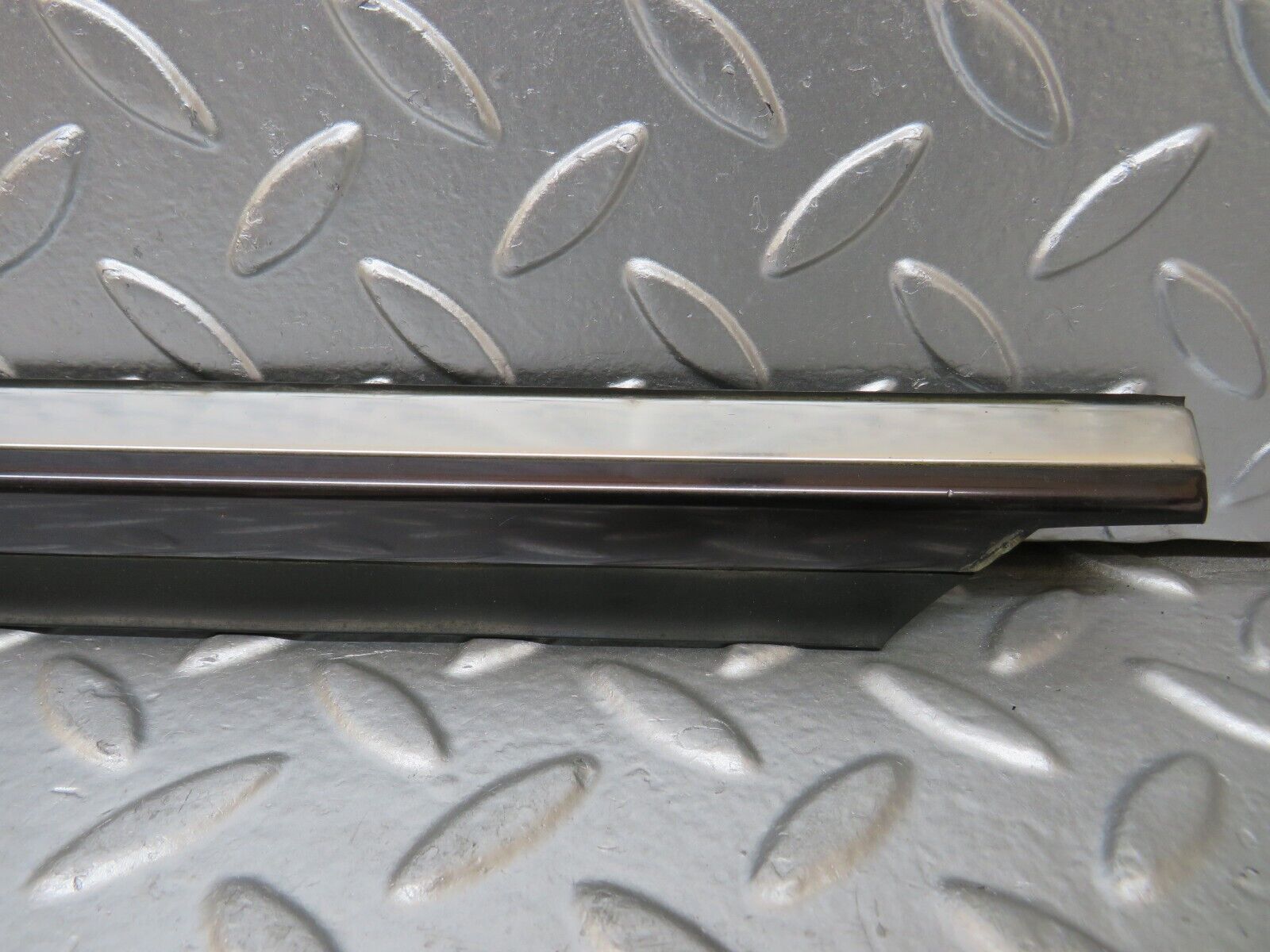 24886 Mercedes-Benz W140 SEL320 LWB Rear Right Door Moulding Trim