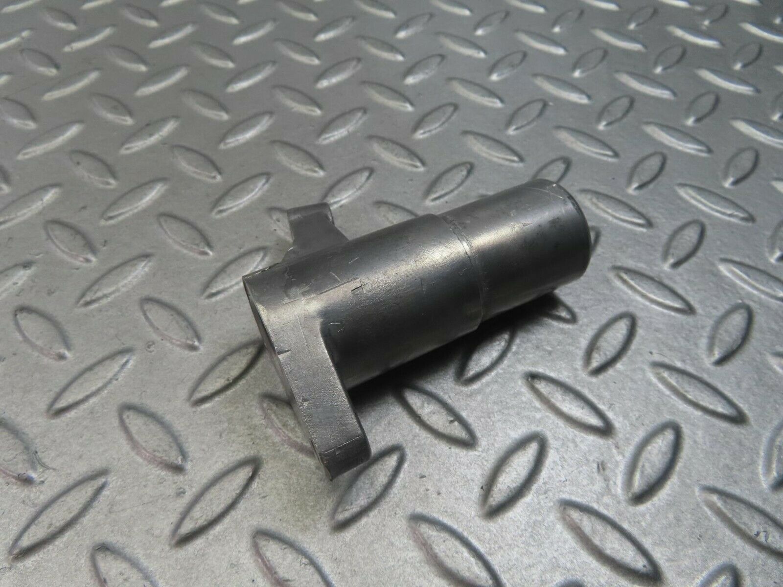 8364 Mercedes-Benz W115 Ignition Distributor Mount Bracke 1151580115