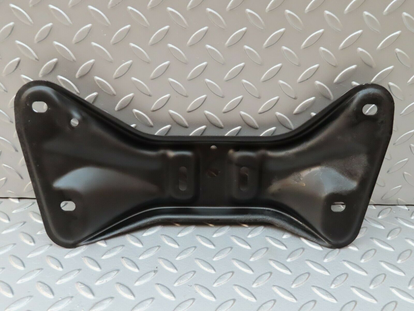 3975 Mercedes-Benz S123 200T Wagon Gearbox Mount Bracket