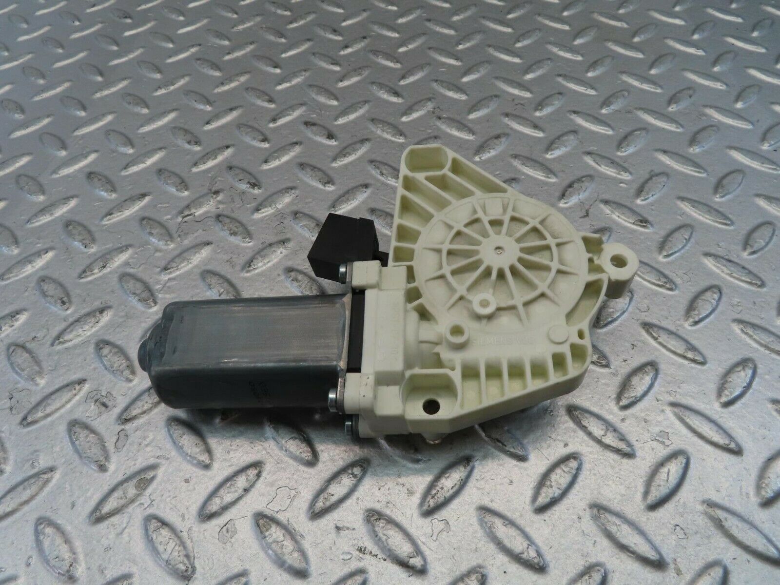 11193 Mercedes-Benz W221 S320 Front Left Door Window Regulator Motor 997456100