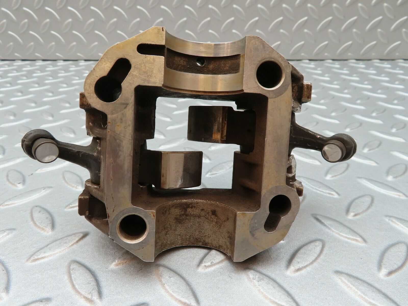 3889 Mercedes-Benz S123 200T Wagon Rocker Arms Camshaft Bearing Block 1020512110