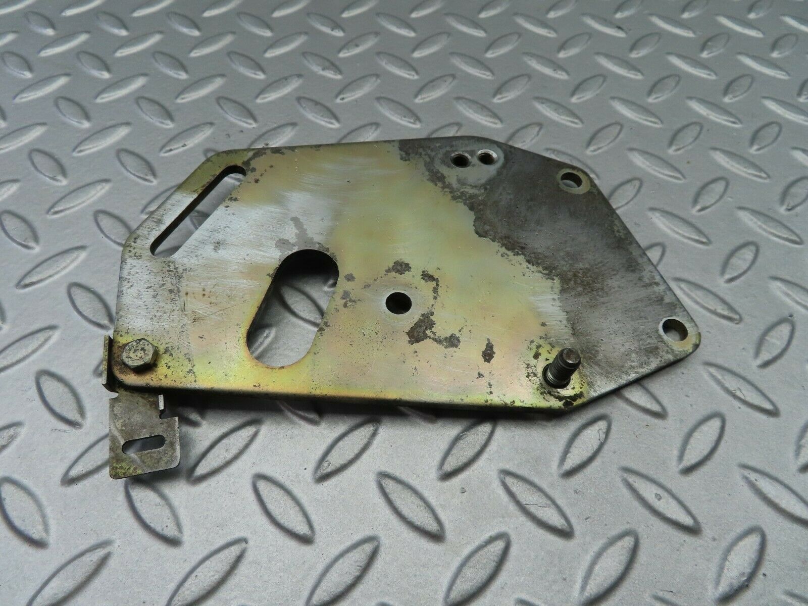 7079 Mercedes-Benz C107 350SLC Coupe Power Steering Pump Bracket