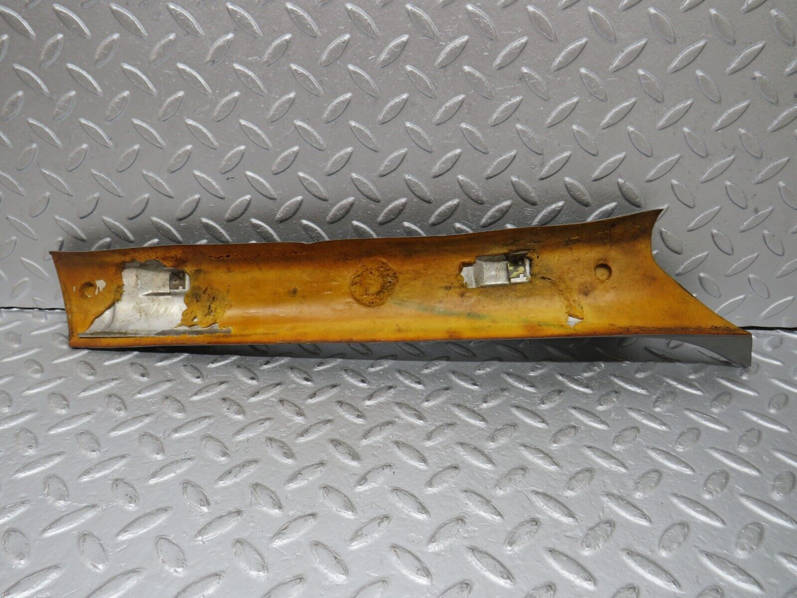 36060 Mercedes-Benz W126 420SE A Pillar Interior Cover Left Side Grey