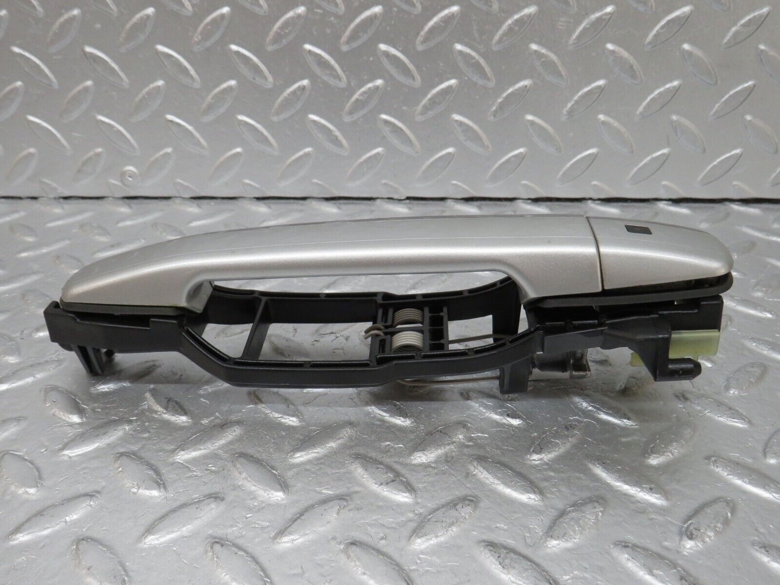 34697 Mercedes-Benz W210 320E Front Left Exterior Door Handle No Key