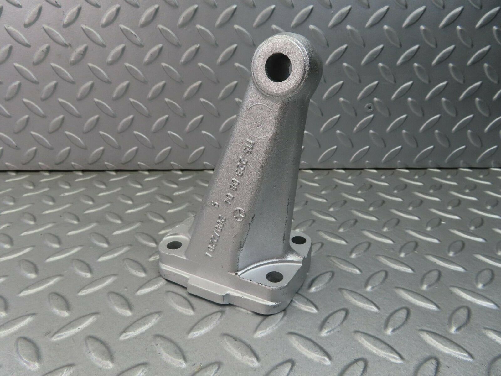 8328 Mercedes-Benz W115 Engine Mount Bracket Left Side 1152230804