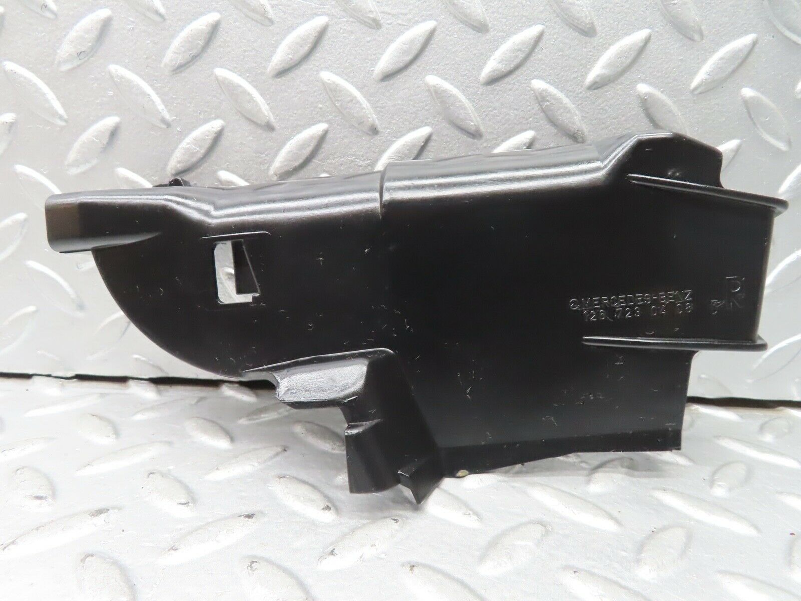 21626 Mercedes-Benz W126 300SE Front Right Door Lock Inner Cover 1267230408