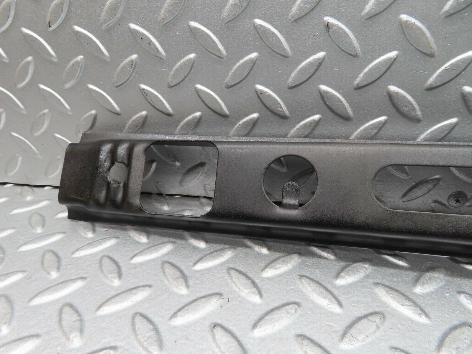 15351 Mercedes-Benz W123 230E Front Bumper Centre Bracket