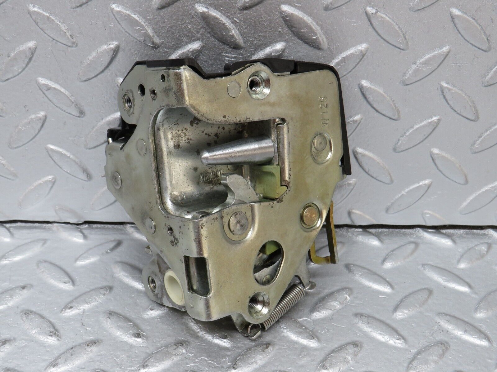 36041 Mercedes-Benz W126 420SE Front Right Door Lock Mechanism 1237230208