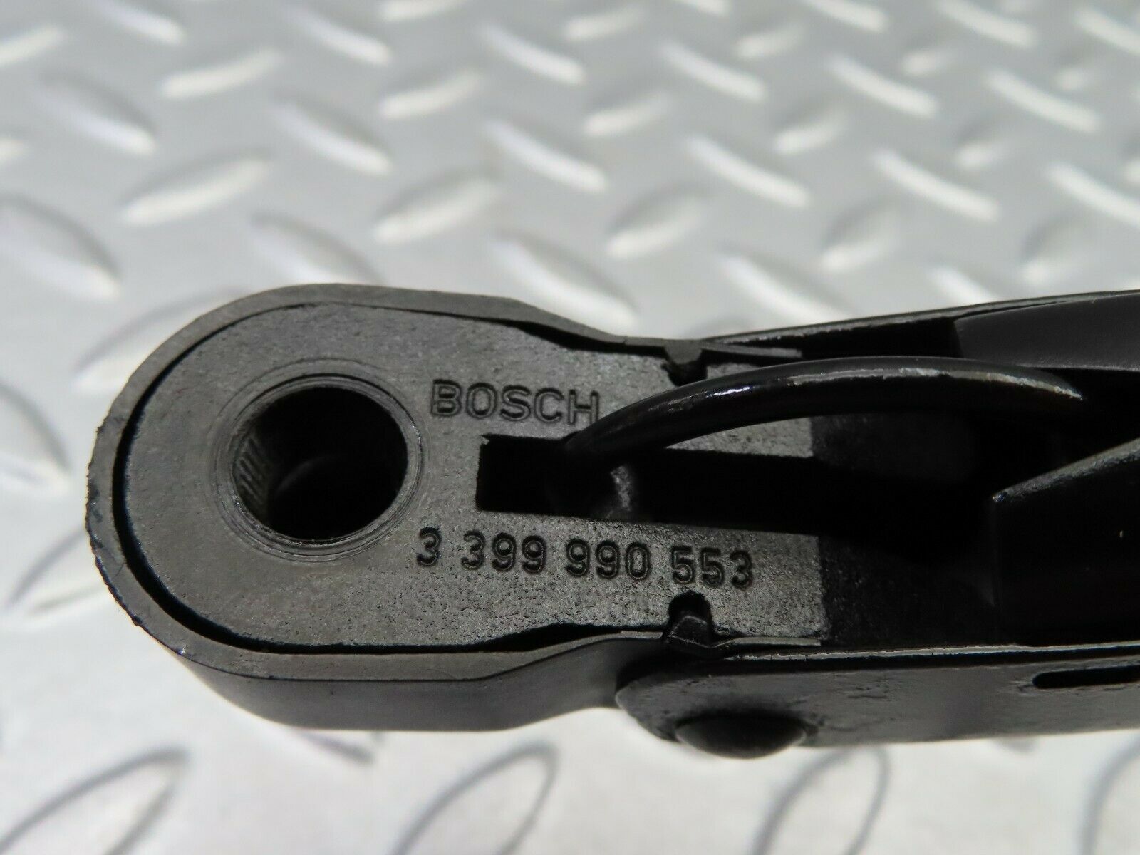 5969 Mercedes-Benz W123 200 Wiper Arm Bosch 3399990553