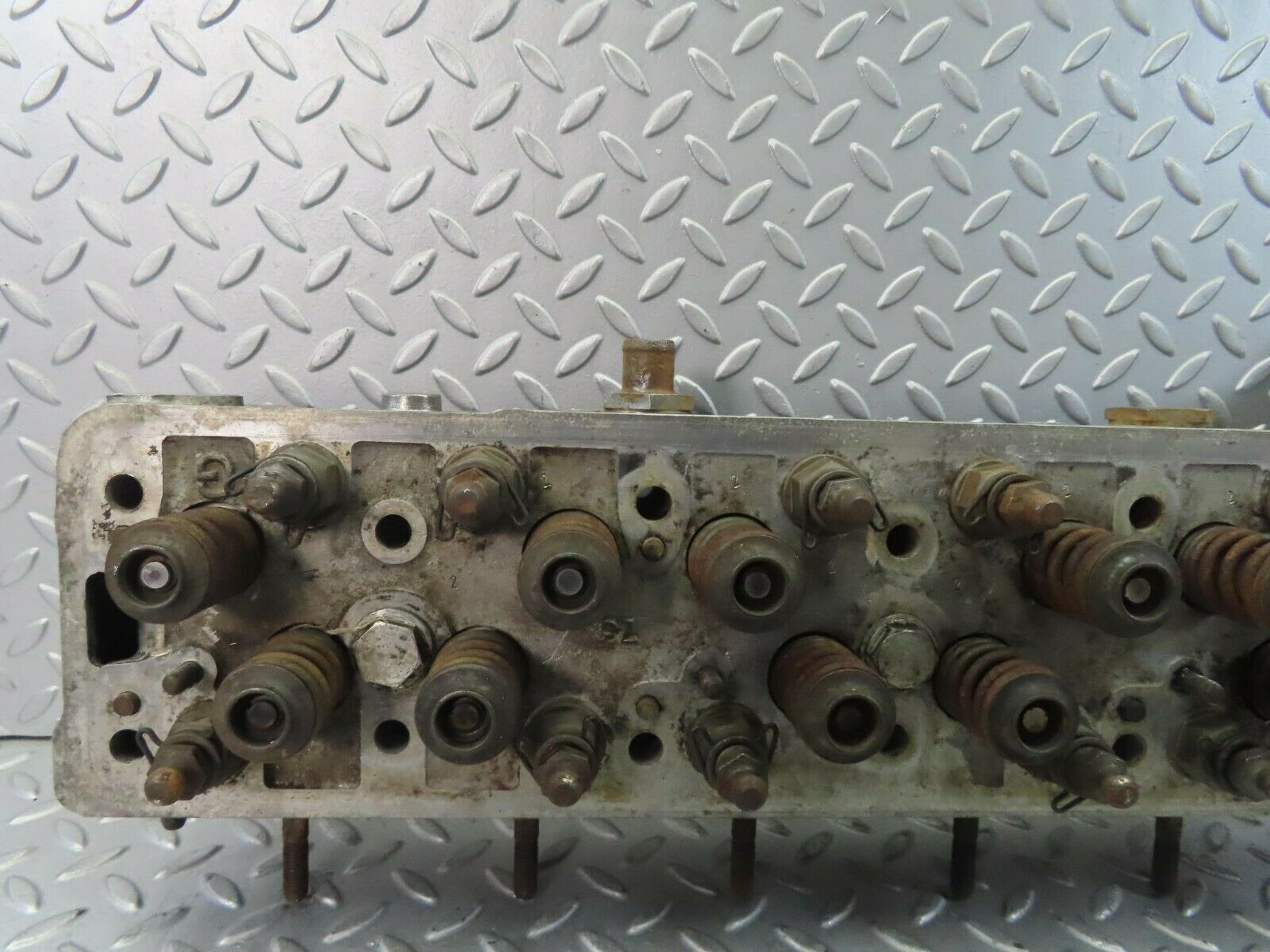 8689 Mercedes-Benz W108 Cylinder Head 1300161201