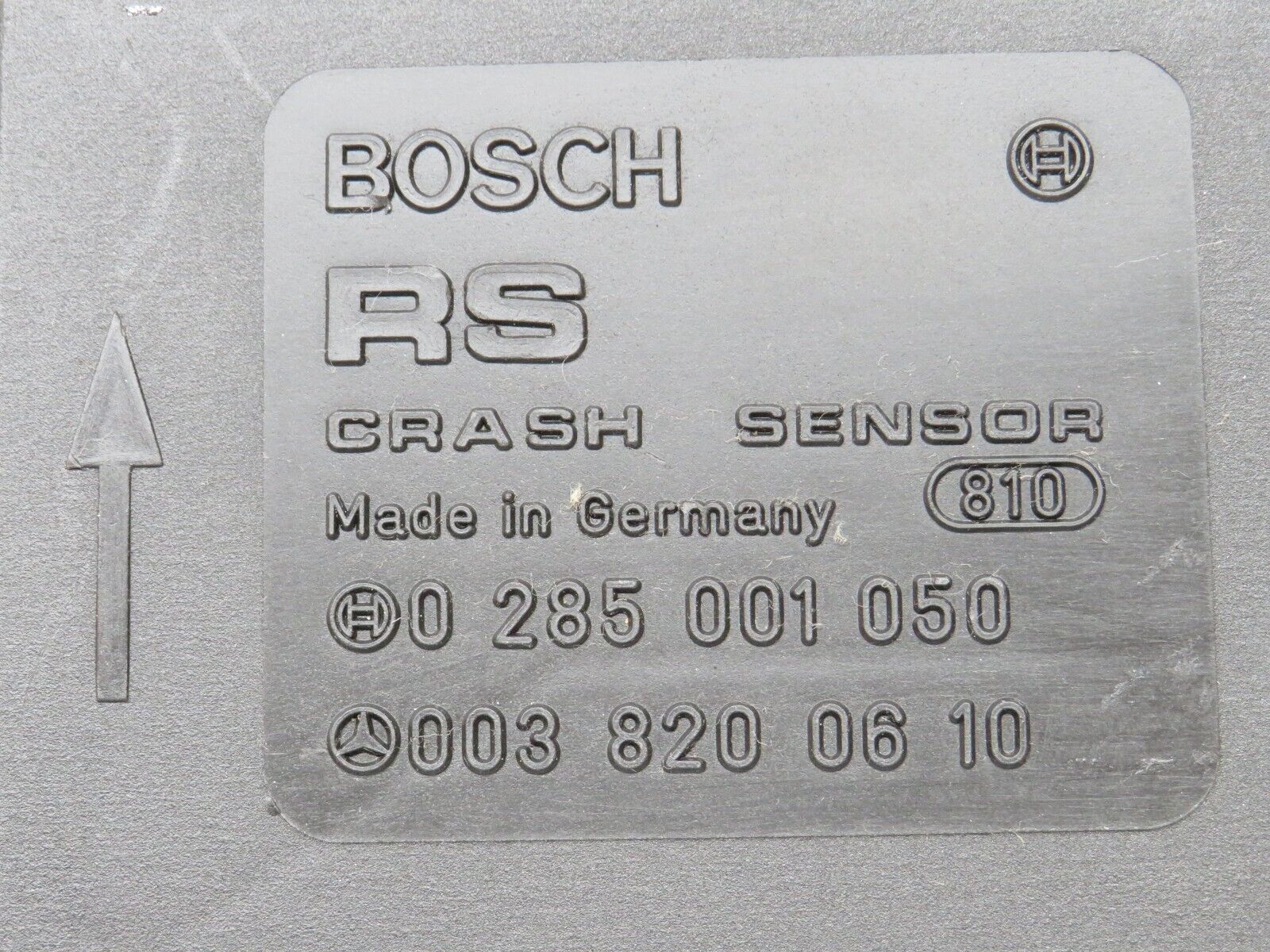 34068 Mercedes-Benz W124 260E Crash Sensor 0038200610 0285001050