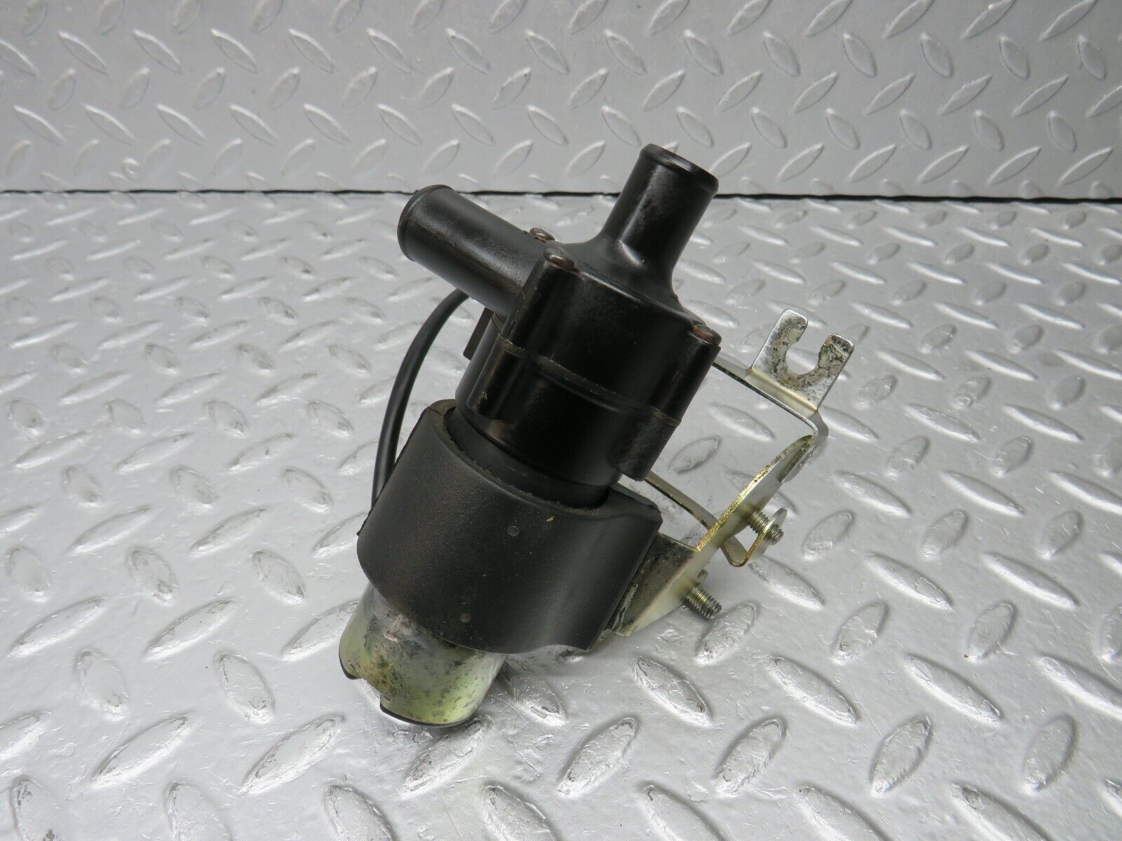 38406 Mercedes-Benz R129 280SL Coupe Heating Water Pump 0018351064