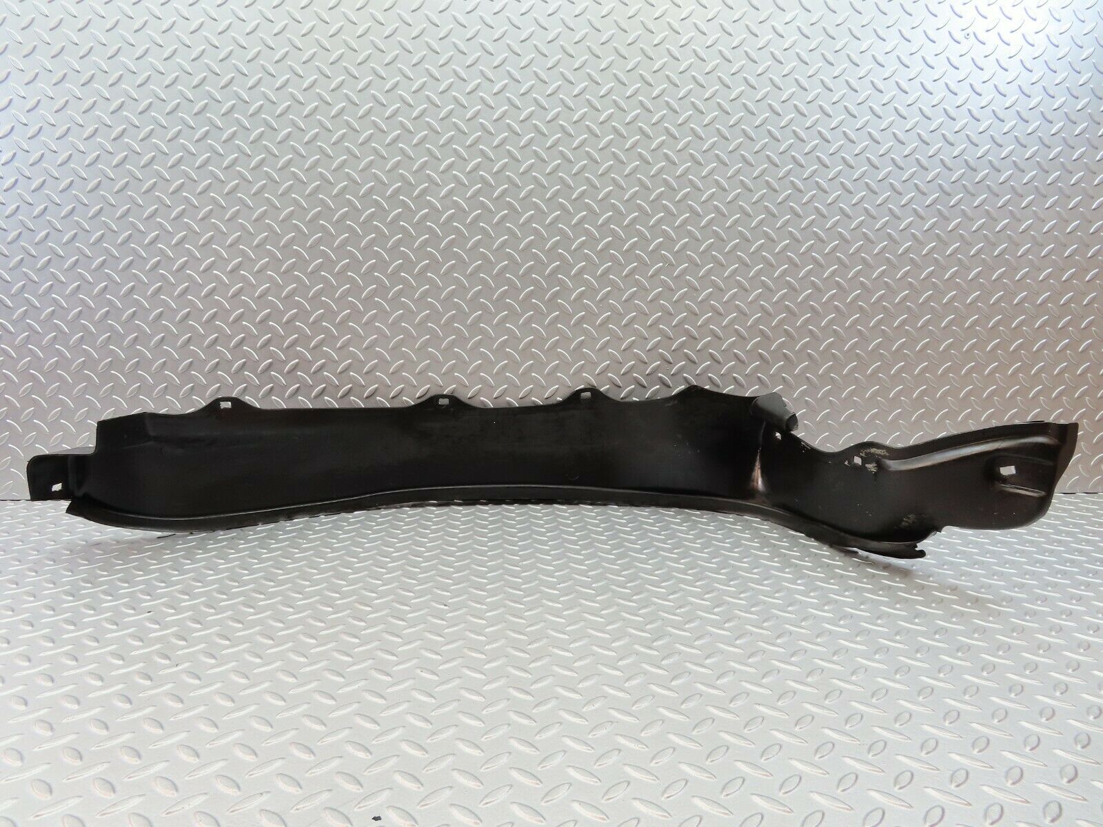 5862 Mercedes-Benz W123 200 Front Right Plastic Inner Fender Wing 1238840635