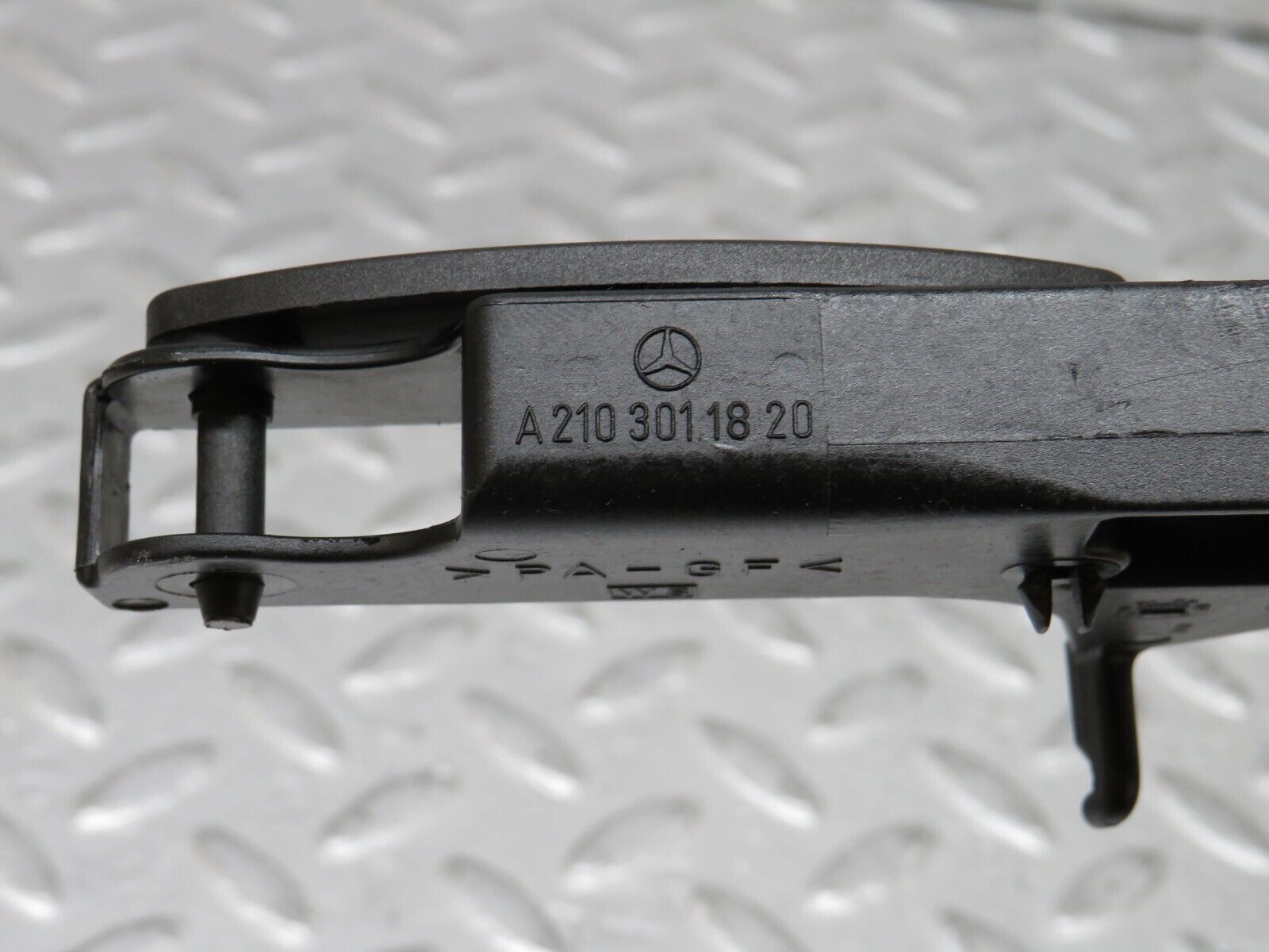 34811 Mercedes-Benz W210 320E Accelerator Pedal & Rubber 2103011820 2203010001