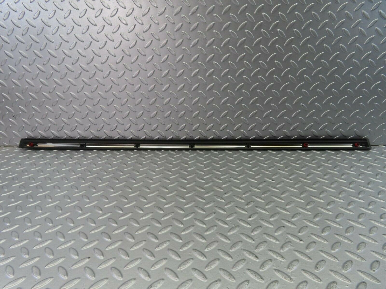 10293 Mercedes-Benz W116 Front Left Door Centre Moulding Trim