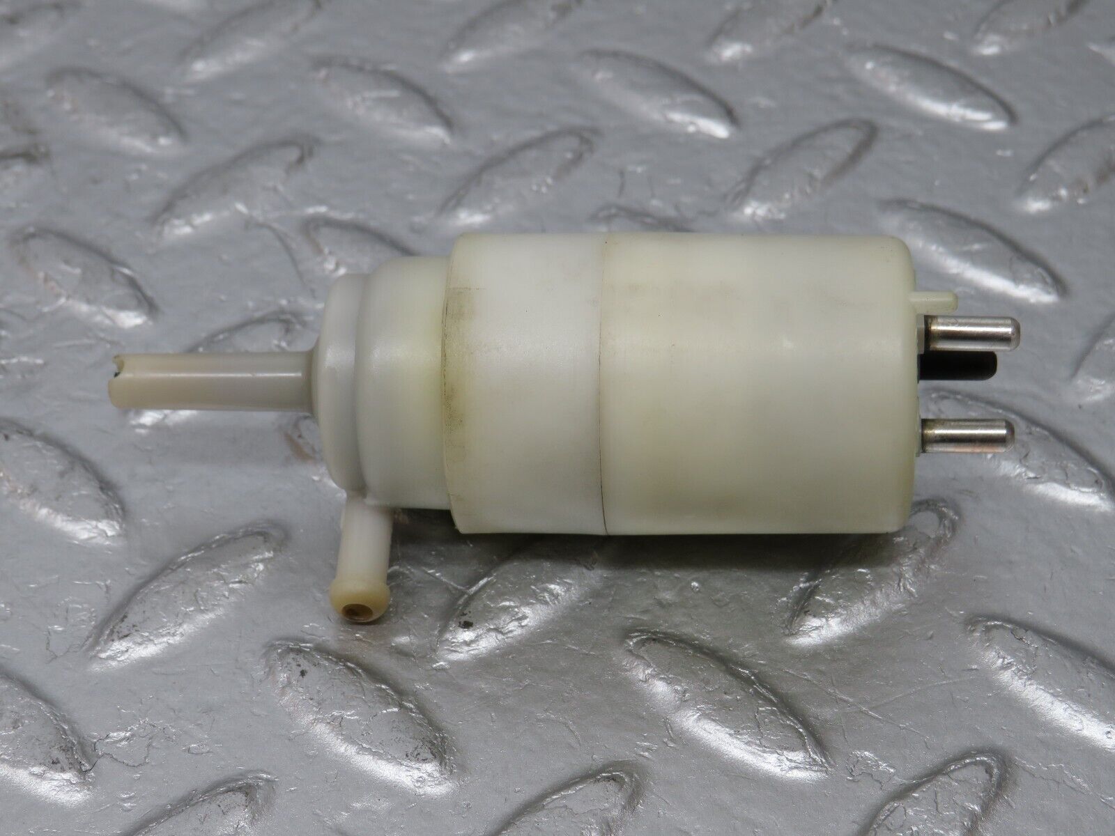 33610 Mercedes-Benz W201 190E 2.0L Windscreen Washer Pump 1248690221