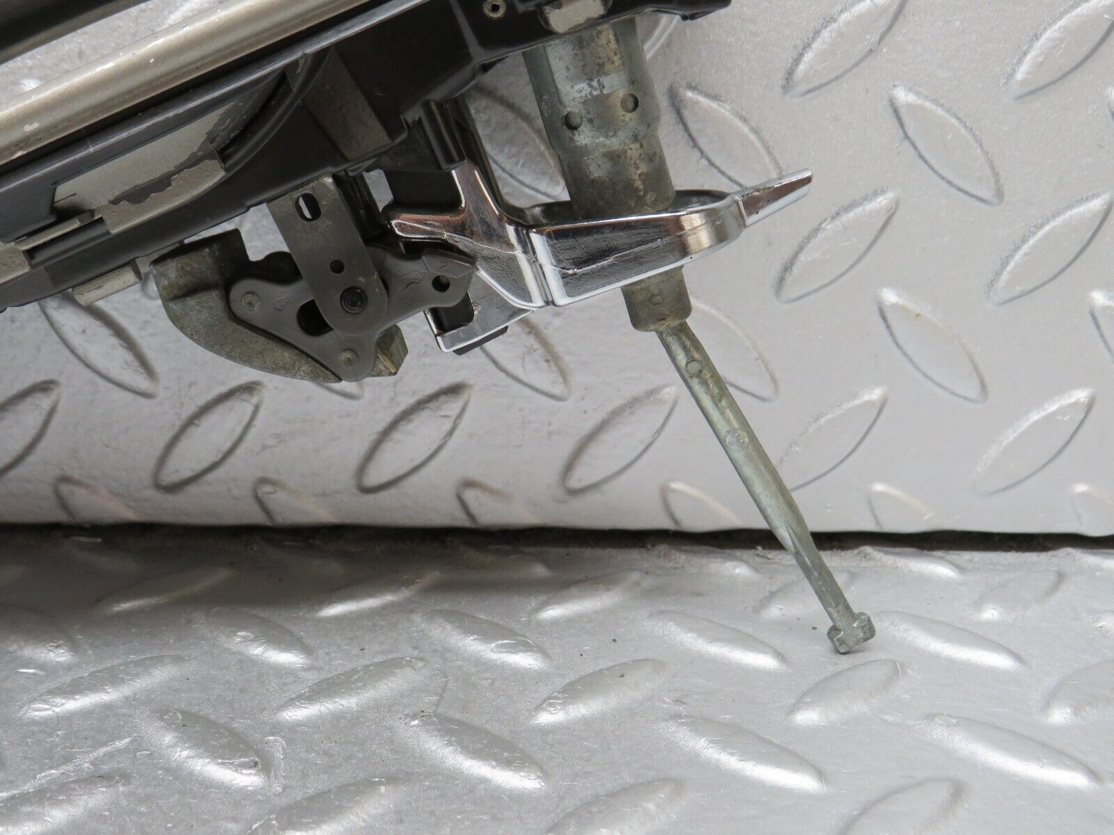 36873 Mercedes-Benz C126 420SEC Coupe Left Door Exterior Handle No Key