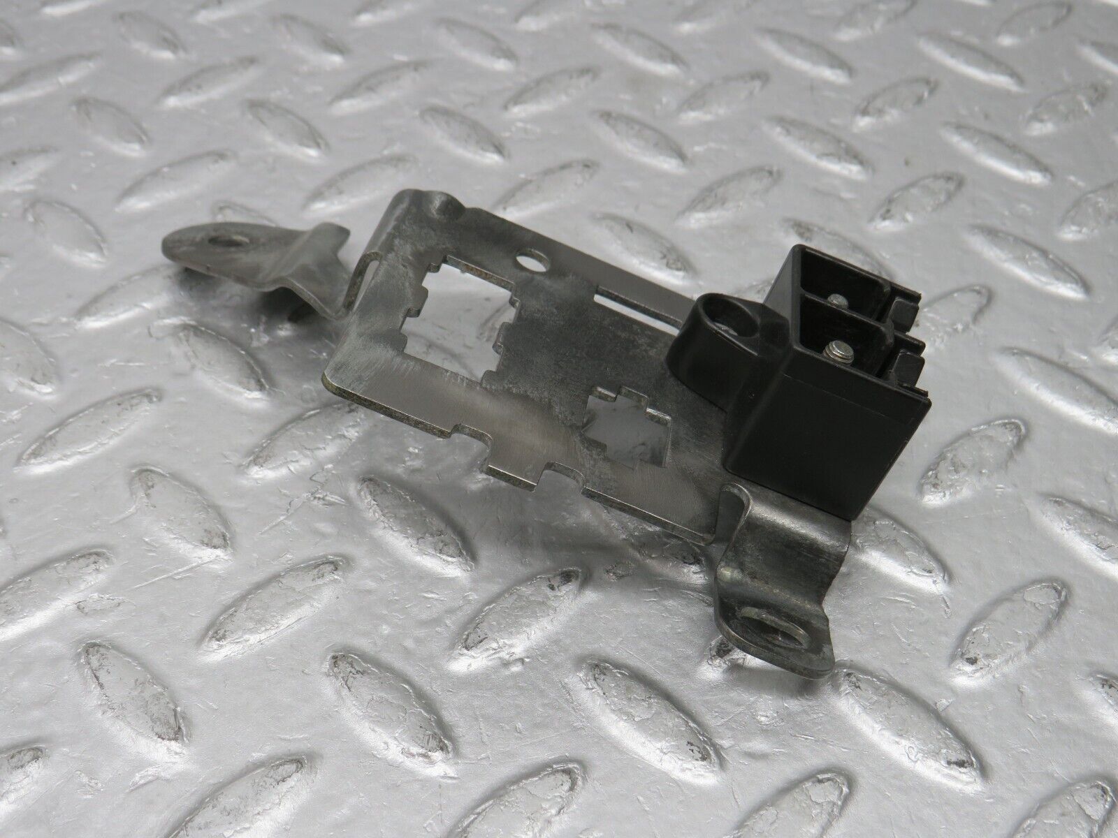 38137 Mercedes-Benz A124 320E Cabriolet Relay Holder Bracket