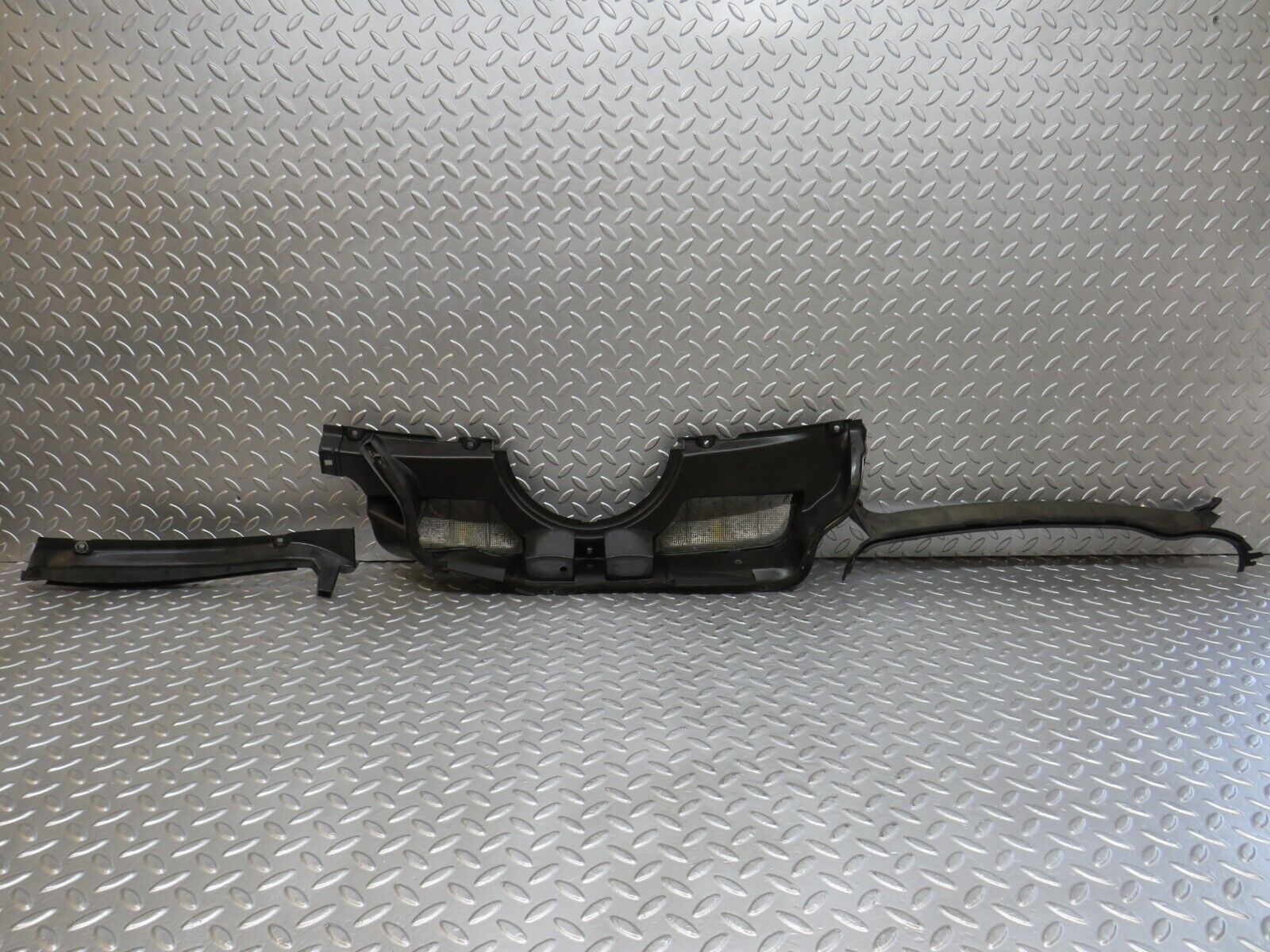 29613 Mercedes-Benz W124 230E Water Drain 1246202667 1246200978 1246200778