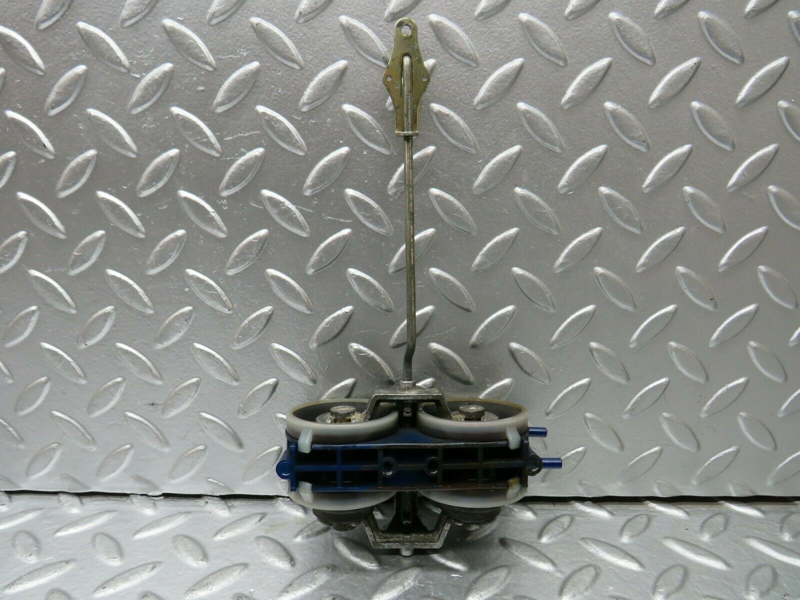 23136 Mercedes-Benz C123 230CE Coupe Door Lock Vacuum Actuator Left