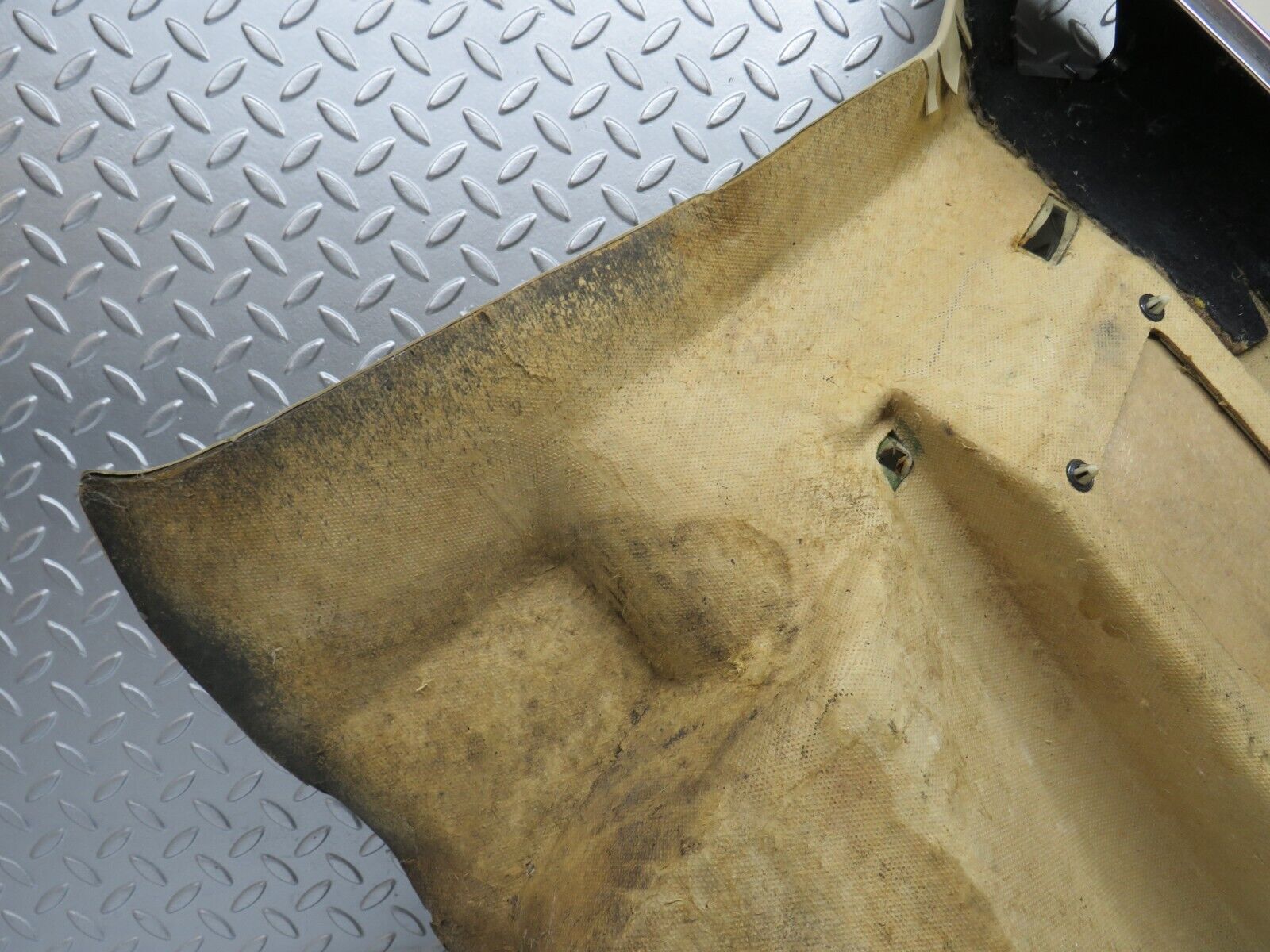 37072 Mercedes-Benz C126 420SEC Coupe Rear Left Card Panel Beige