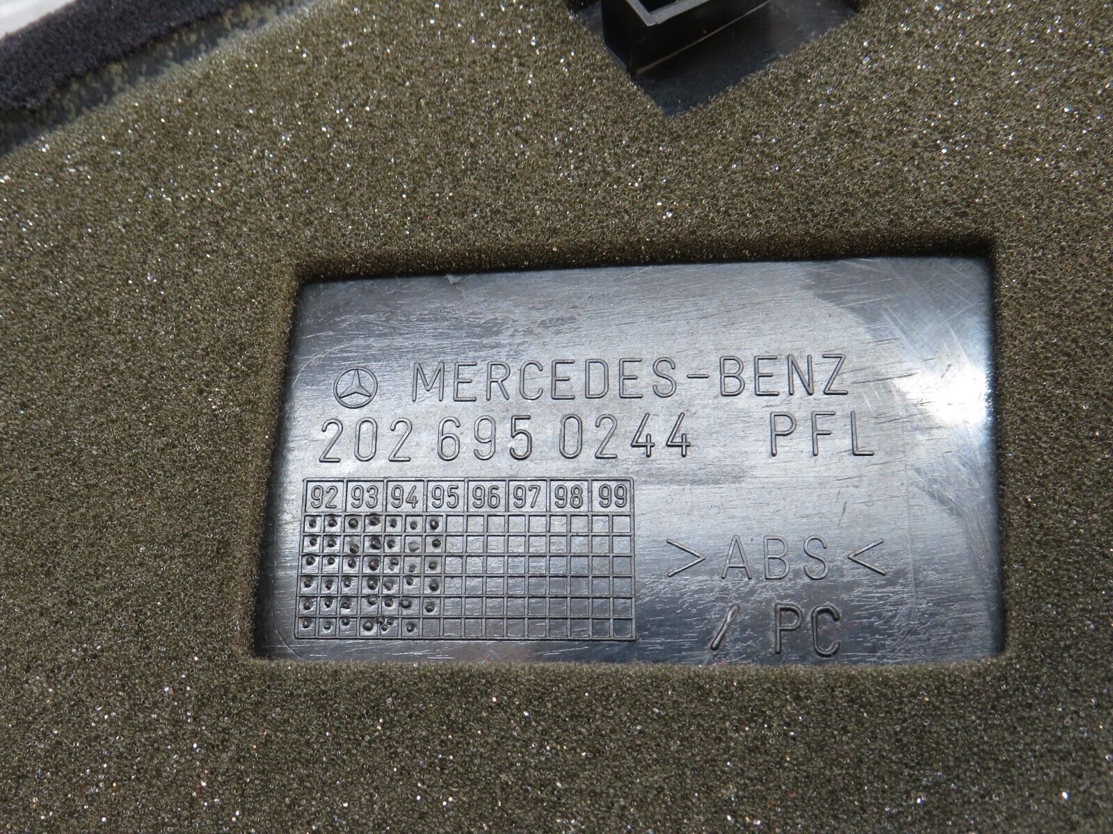 33221 Mercedes-Benz W202 C180 C Pillar Cover Panel Right Side Grey 2026950244