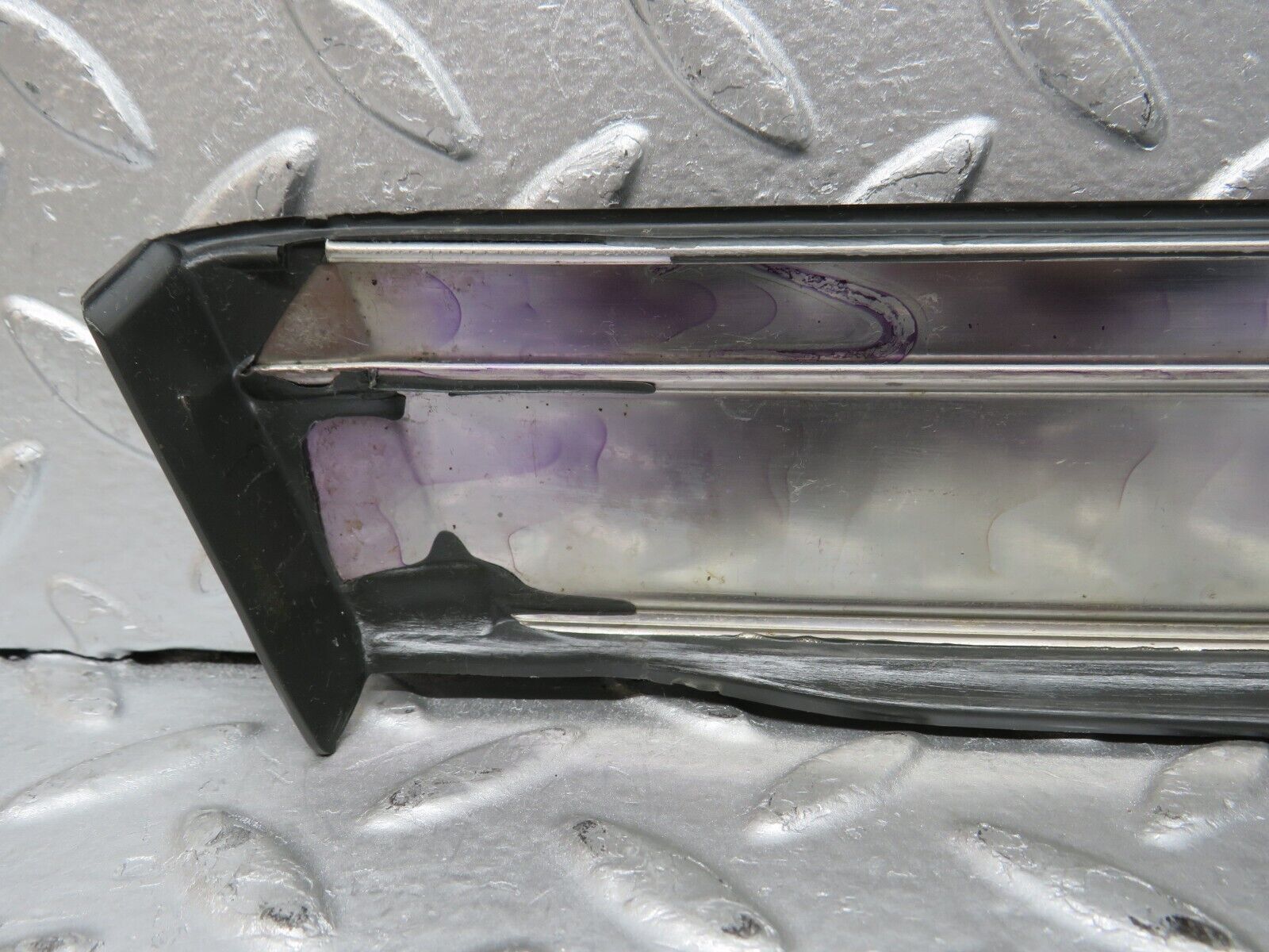 32295 Mercedes-Benz S124 300TE Wagon Front Right Fender Wing Lower Moulding Trim