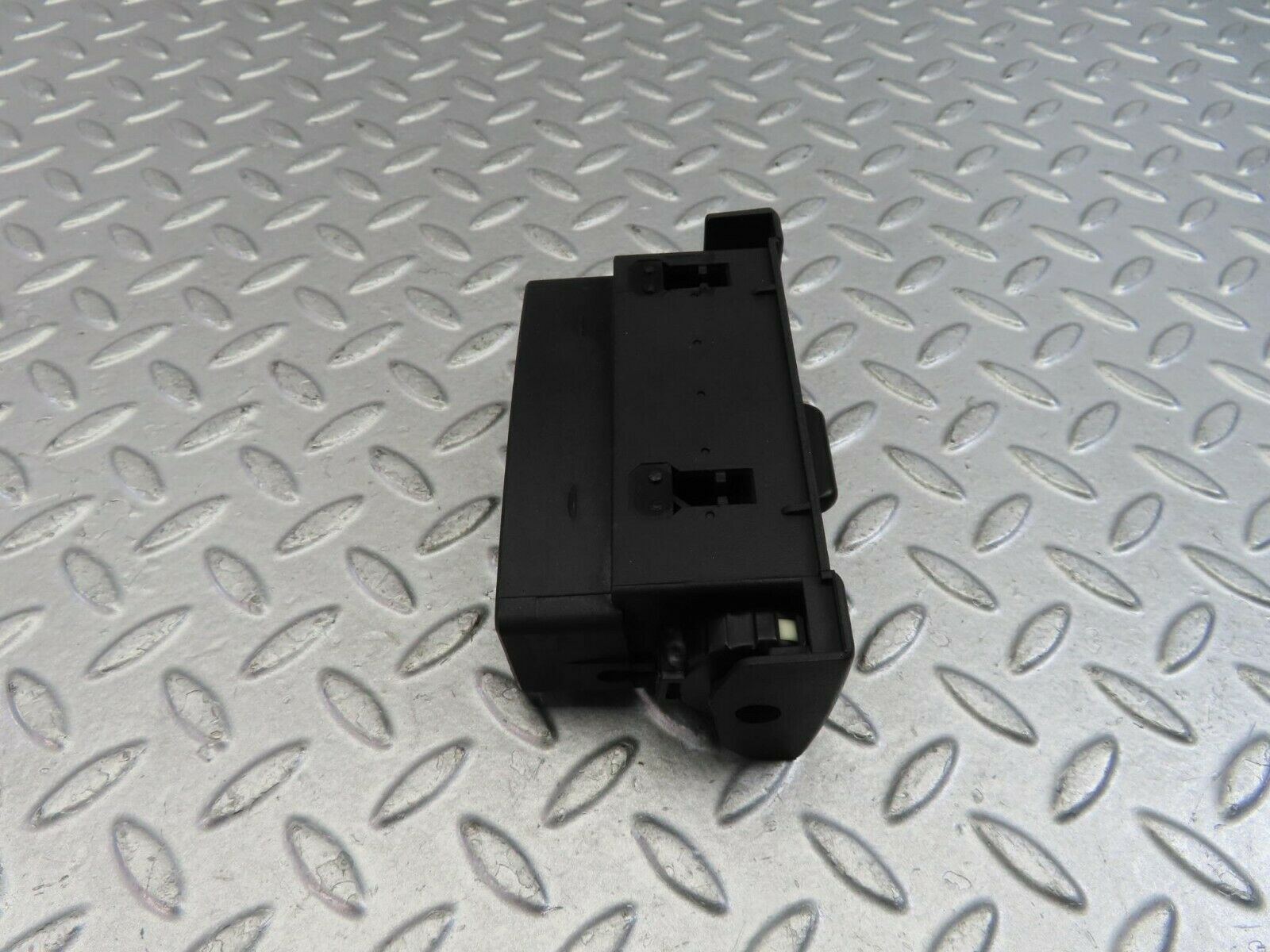 9398 Mercedes-Benz C124 300CE Coupe Dashboard Air Vent Left