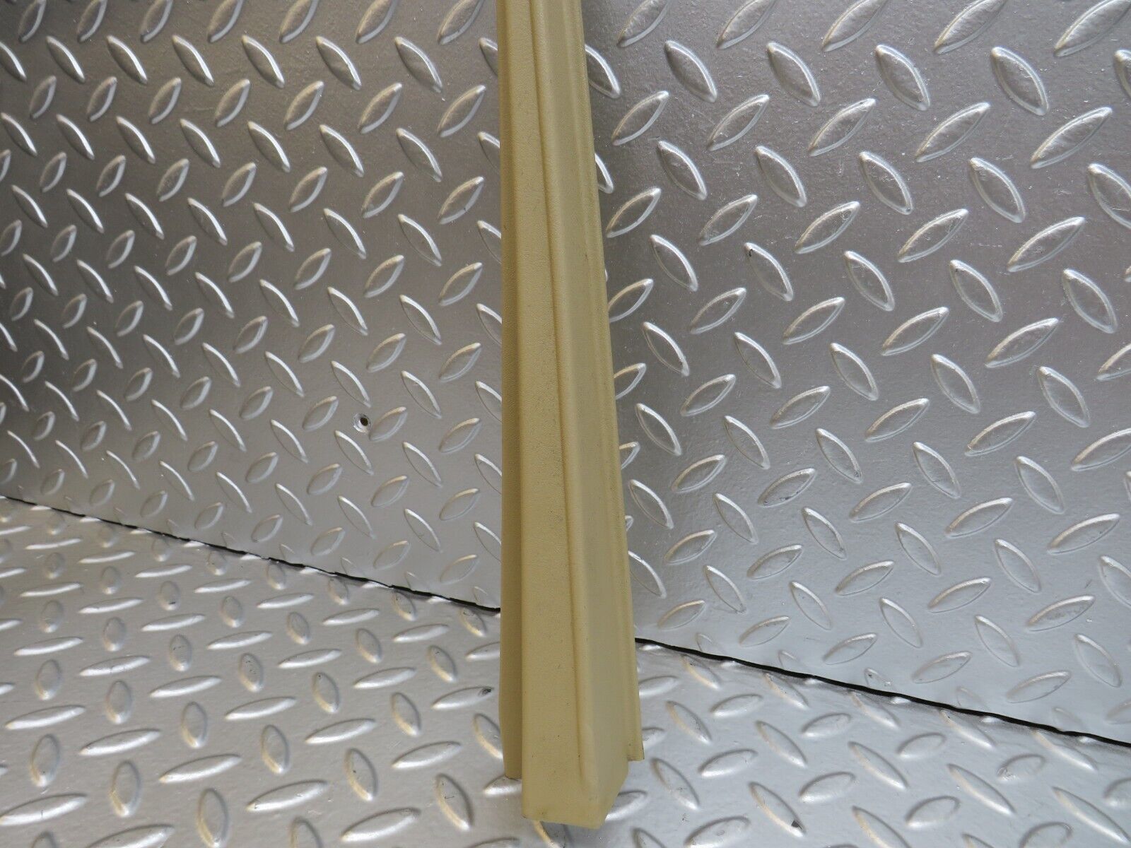 27777 Mercedes-Benz S124 300TE Front Left Door Window Frame Trim 1247250171