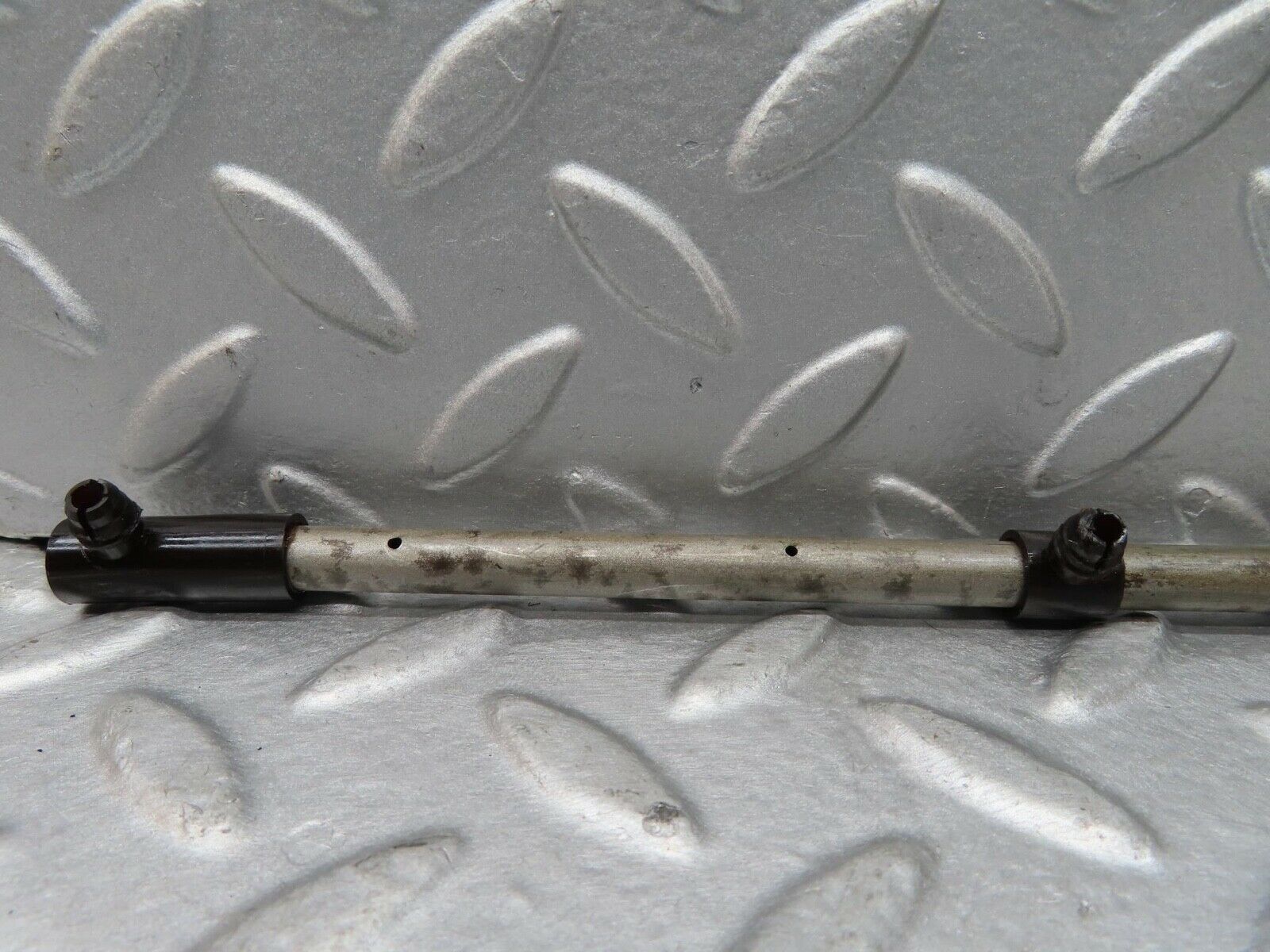 16557 Mercedes-Benz C107 350SLC Coupe Camshaft Oil Tube