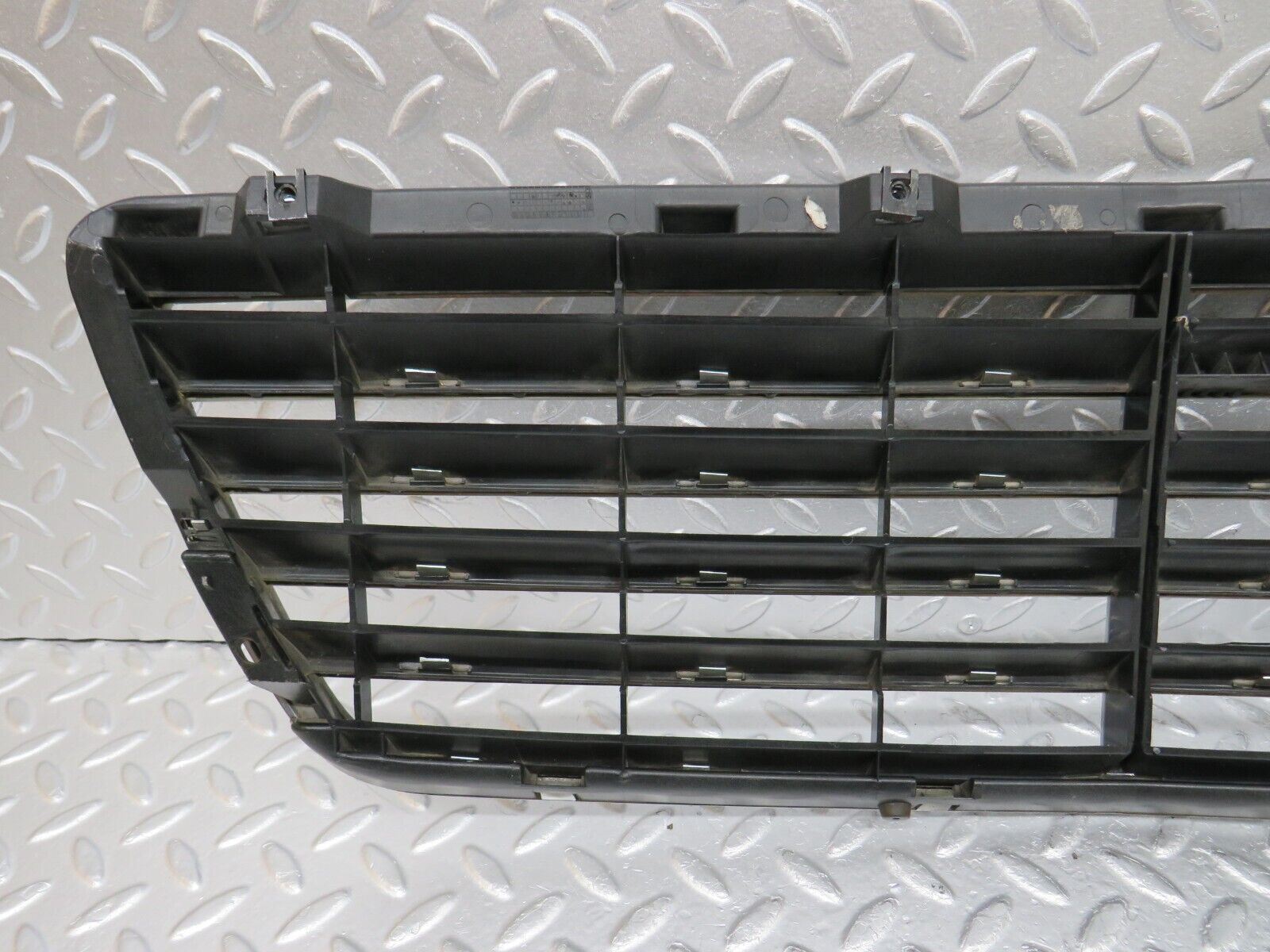 34813 Mercedes-Benz W210 320E Bonnet Chrome Grill 2108800683
