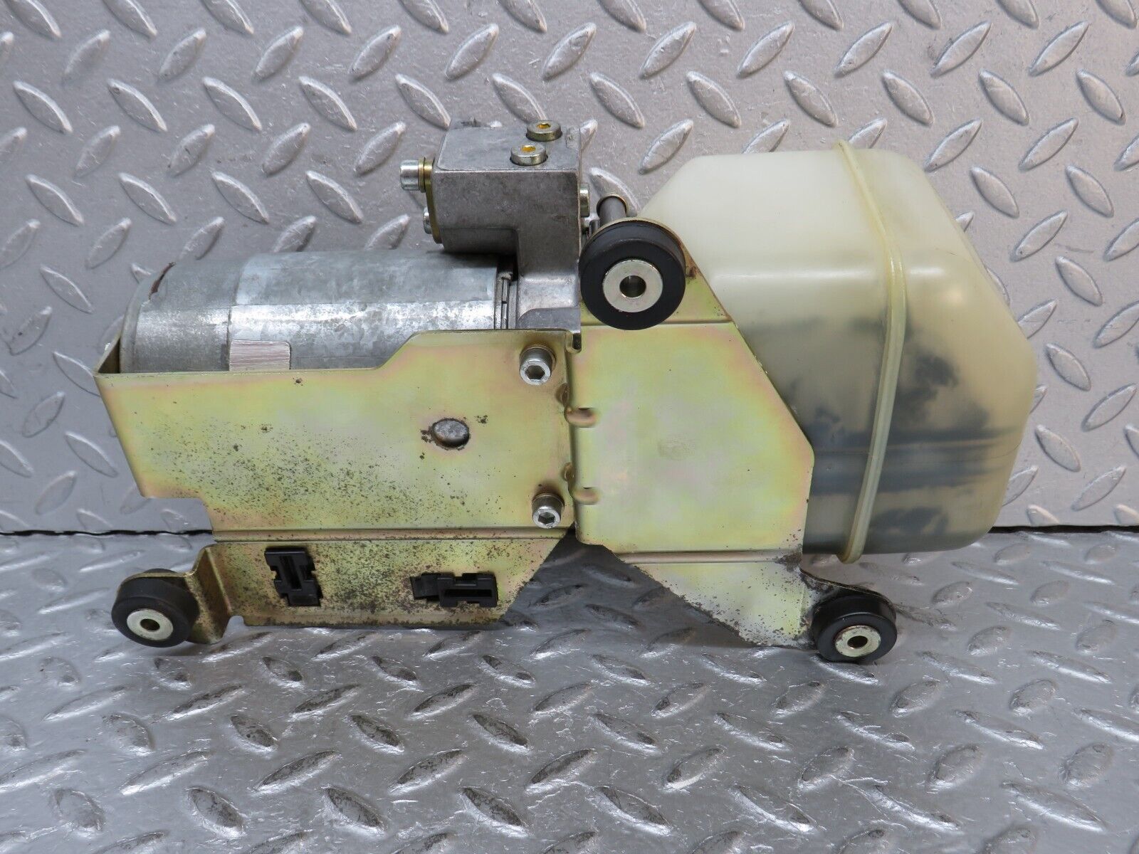 37967 Mercedes-Benz A124 320E Cabriolet Roof Top Hydraulic Pump Motor Bosch 1248002348 0542020007