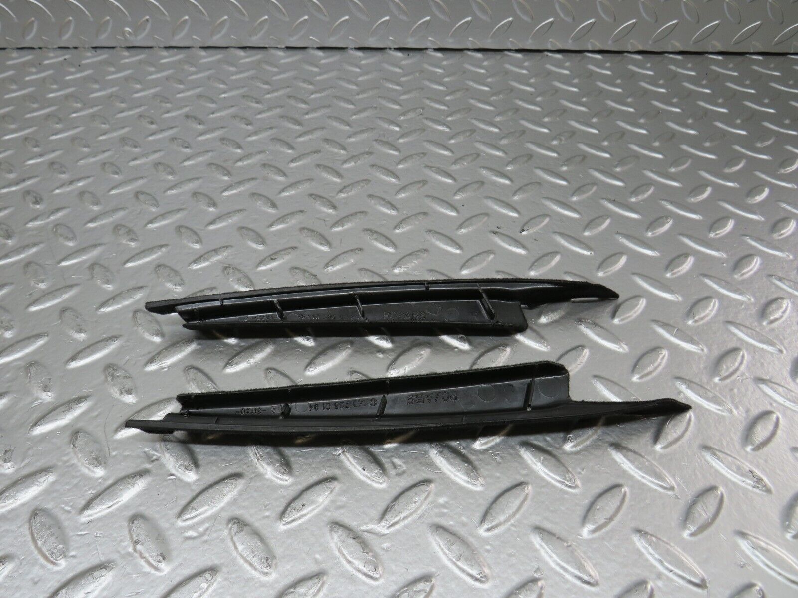 25043 Mercedes-Benz W140 S320 Front Door Window Trim Pair 1407250194 140725029
