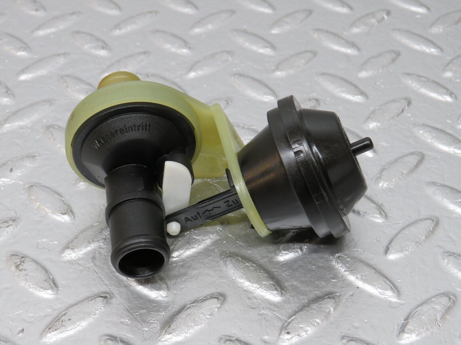 33621 Mercedes-Benz W201 190E 2.0L Heater Control Valve