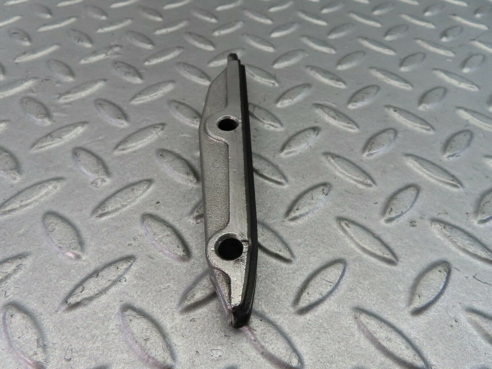 8052 Mercedes-Benz W115 220D Timing Chain Guide Rail