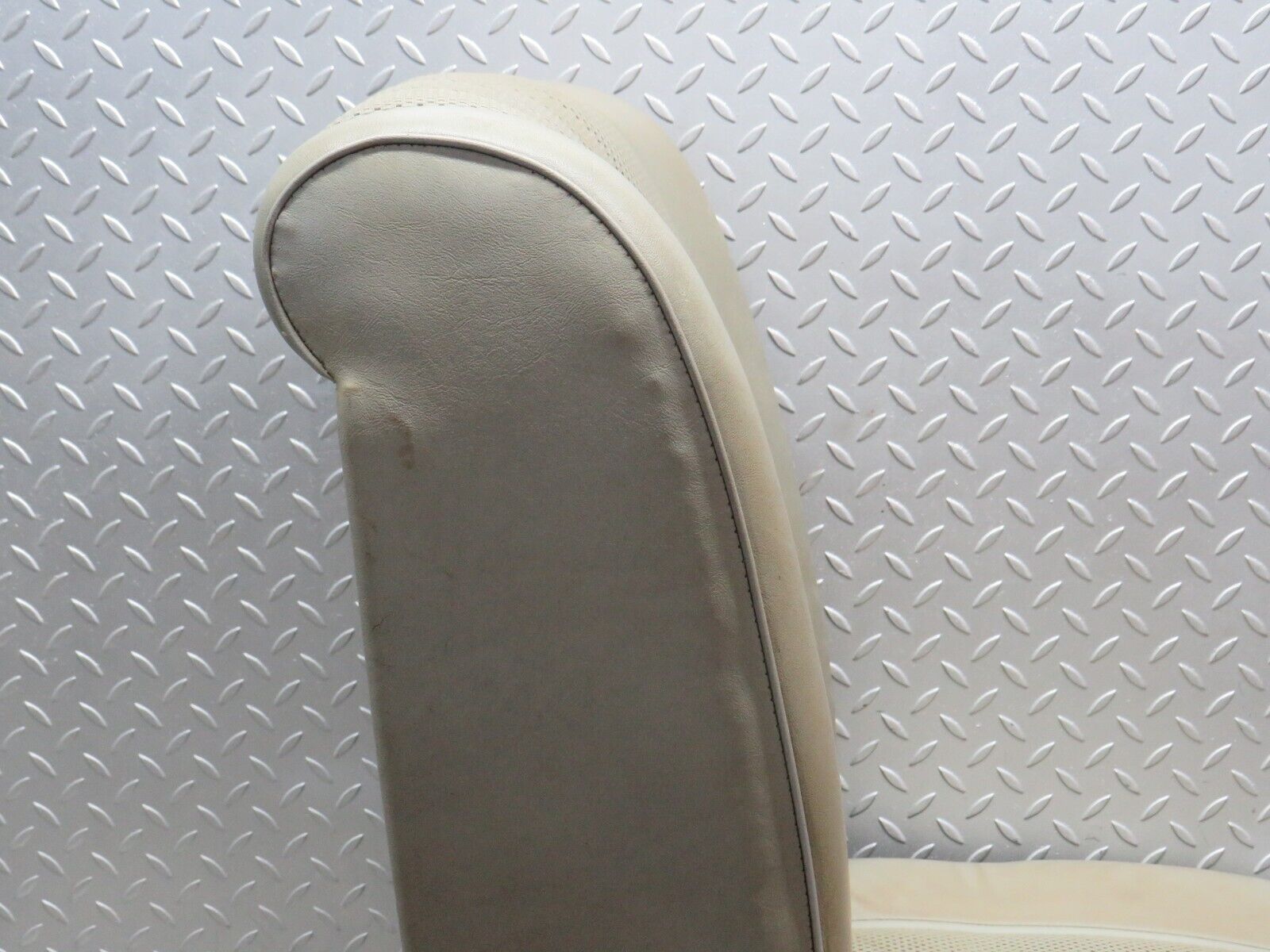 40511 Mercedes-Benz W110 230 Front Left Seat Leather Beige