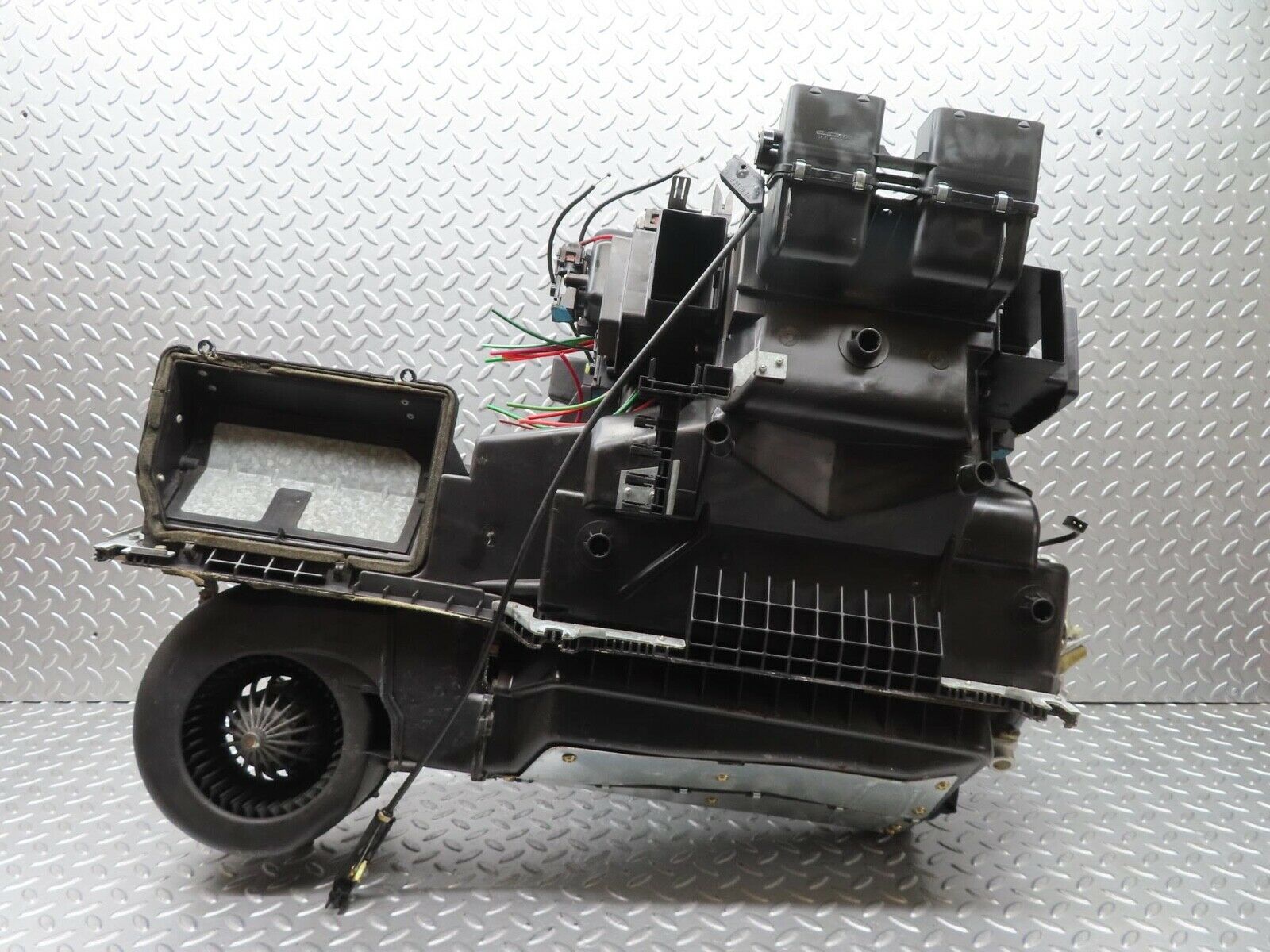 15106 Mercedes-Benz W140 S320 Heater Box Blower Housing Behr 1408303662