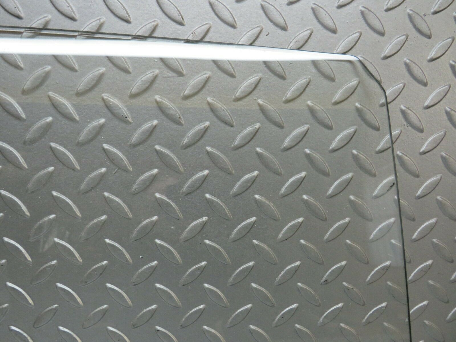 23649 Mercedes-Benz W114 280E Front Right Door Window Glass