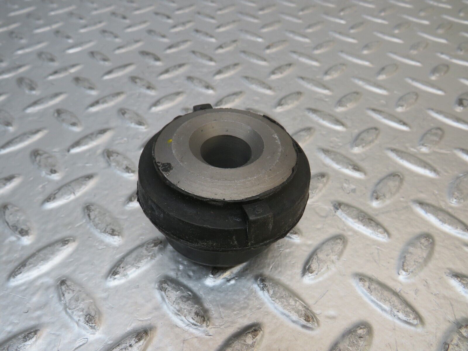 27082 Mercedes-Benz W123 280E Control Arm Bushing Kit New 1233301375