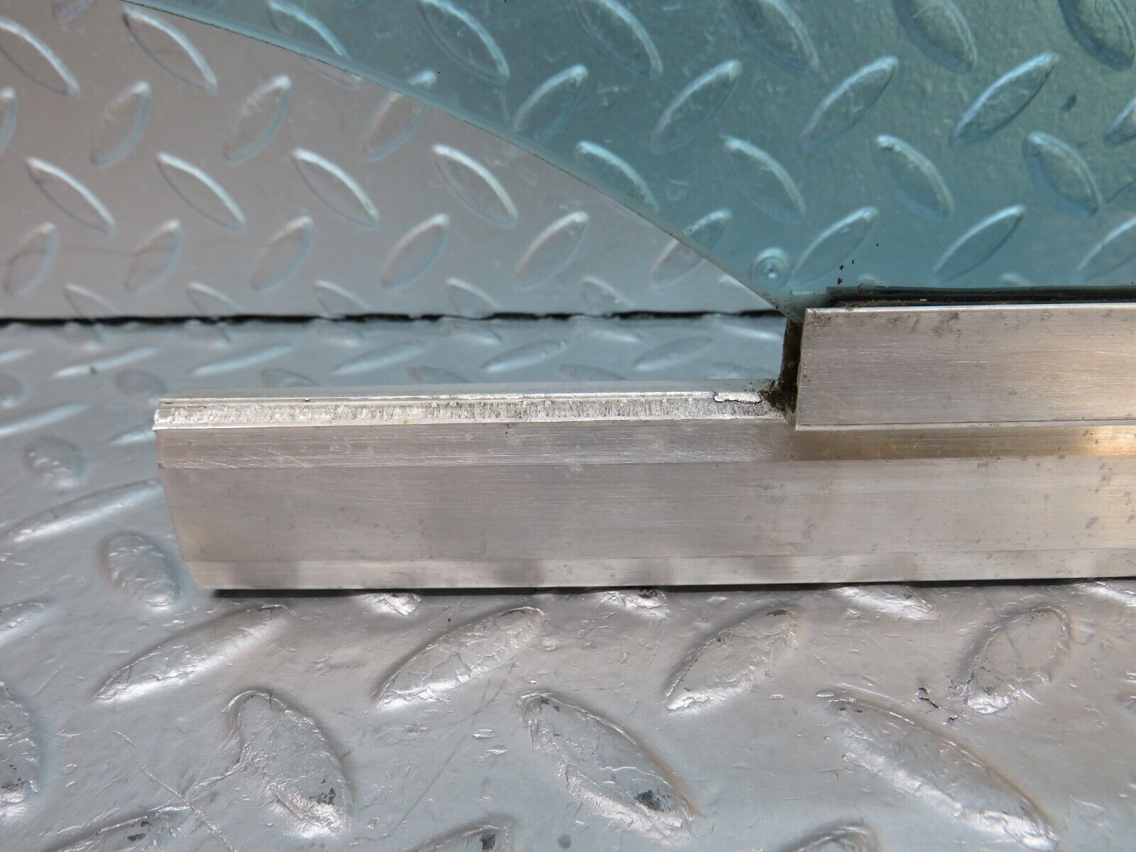 34972 Mercedes-Benz W210 320E Front Right Door Window Glass