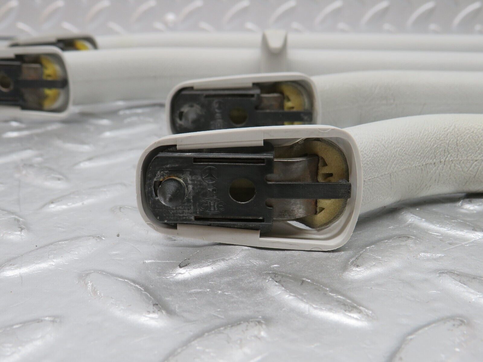 36061 Mercedes-Benz W126 420SE Interior Roof Grab Handle Set Grey