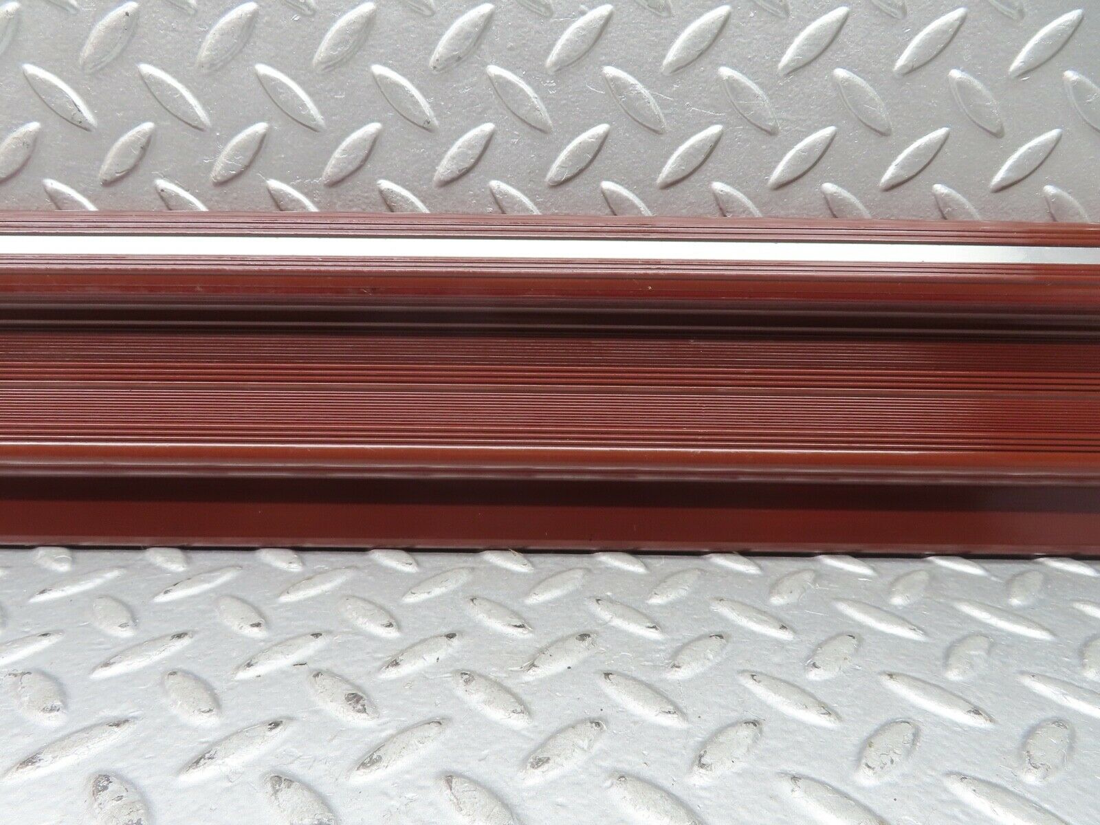 21485 Mercedes-Benz W126 300SE Front Left Door Sill Cover Burgundy Red