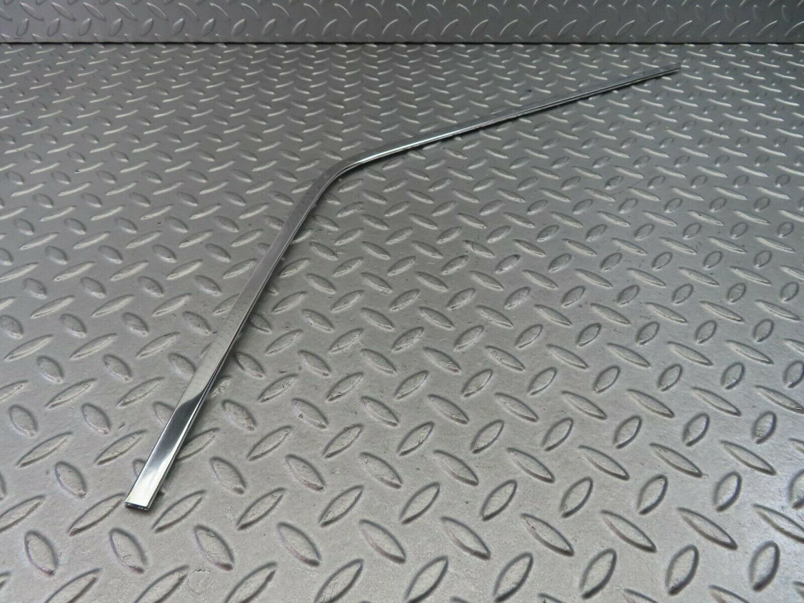 8478 Mercedes-Benz W123 Door Chrome Window Frame Front Left 1237280131