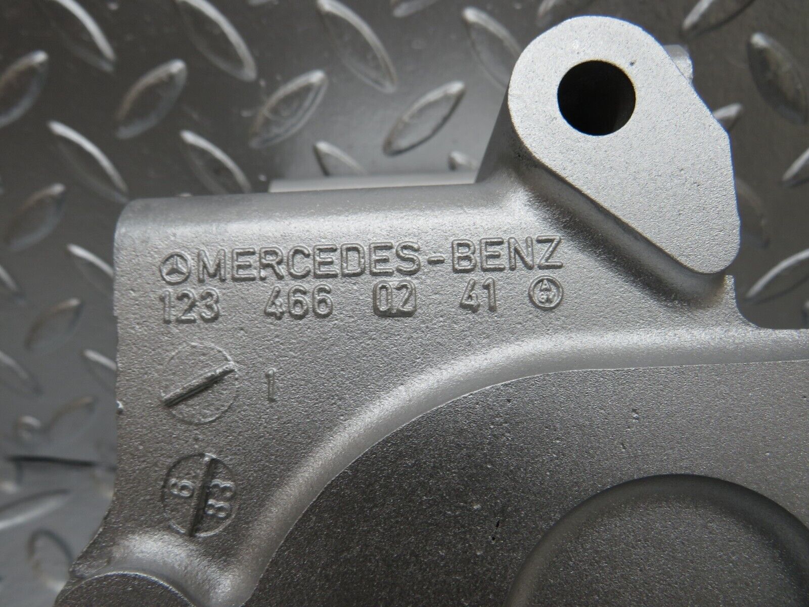 25489 Mercedes-Benz W123 200 Power Steering Pump Bracket 1234660241