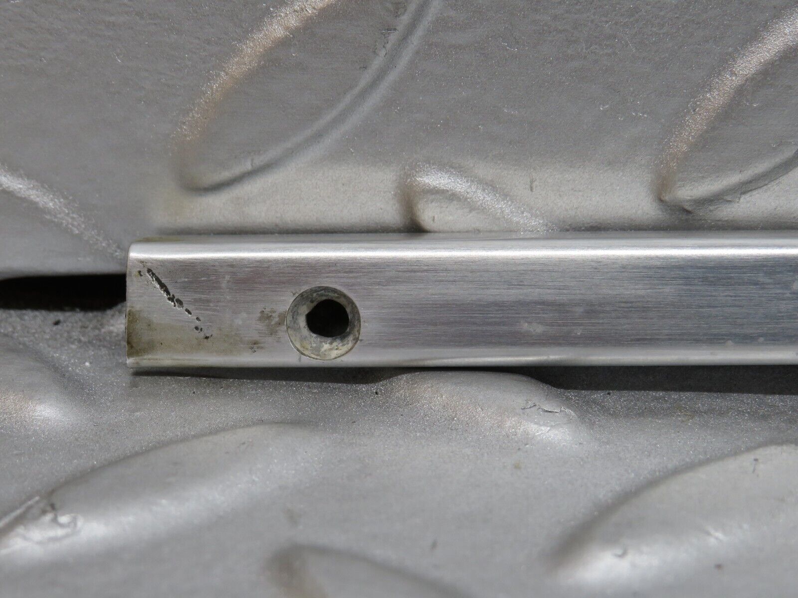 32573 Mercedes-Benz S124 300TE Wagon Sunroof Chrome Trim