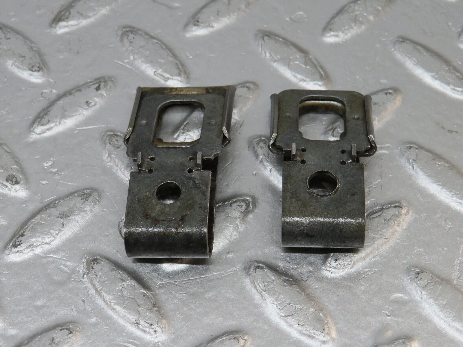 34482 Mercedes-Benz C126 380SEC Coupe Fuel Injector Bracket