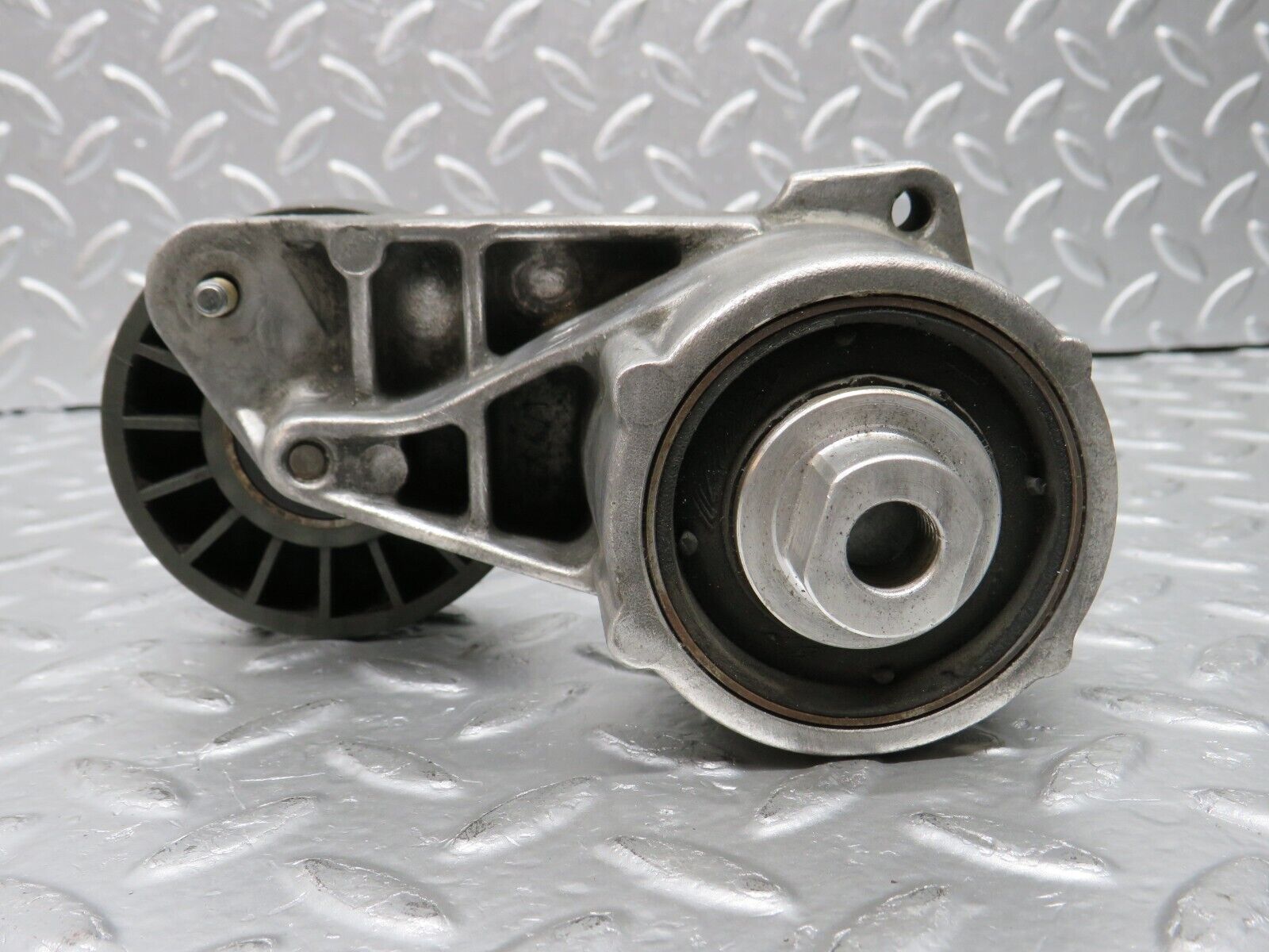 29517 Mercedes-Benz W124 230E Belt Tensioner 1022022440 6012000970