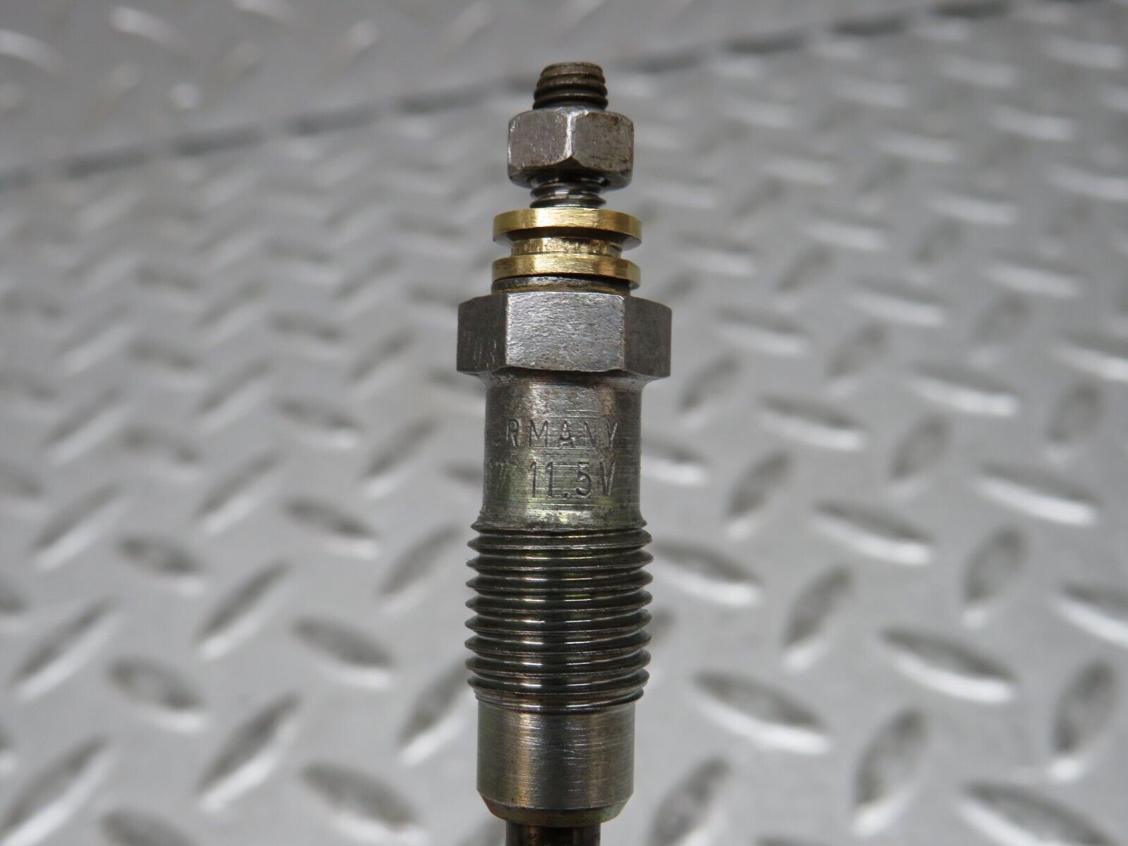 28499 Mercedes-Benz S123 240D Wagon Glow Plug Beru 0100221107
