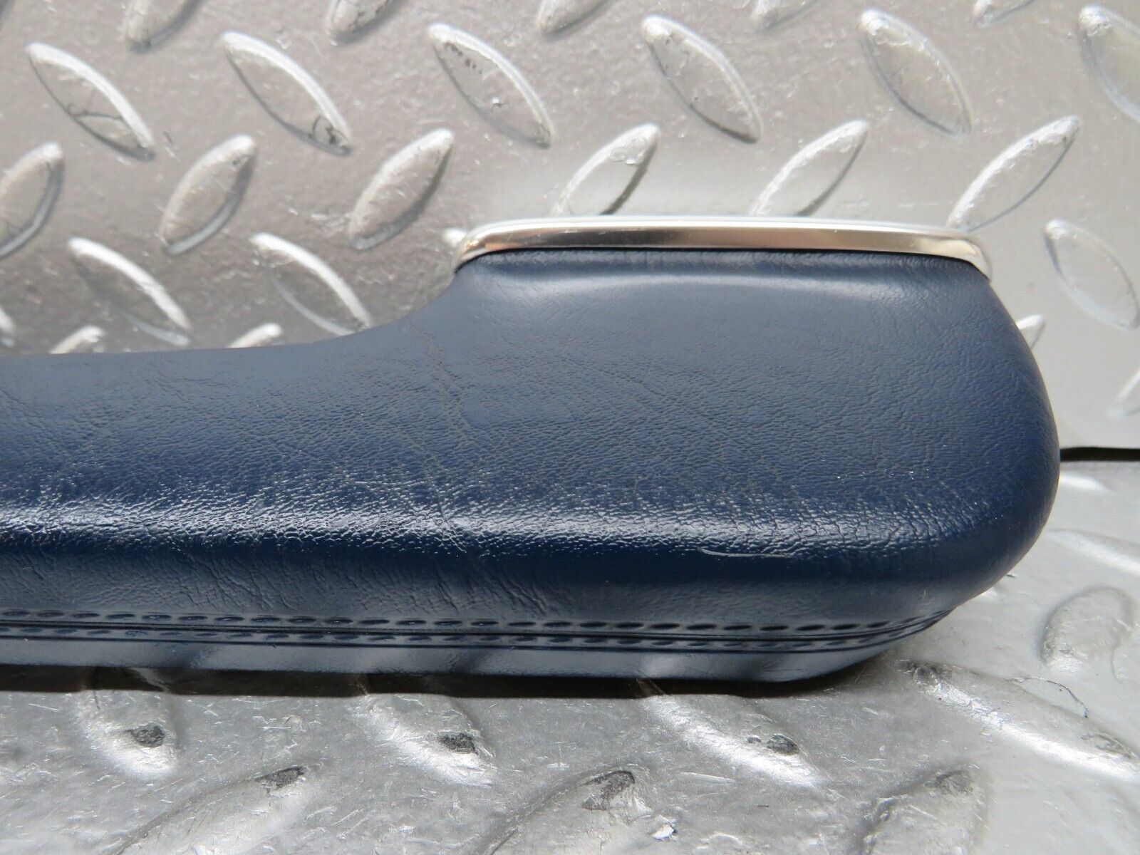 26861 Mercedes-Benz W123 240D Interior Door Handle Front Right Blue 1239702001