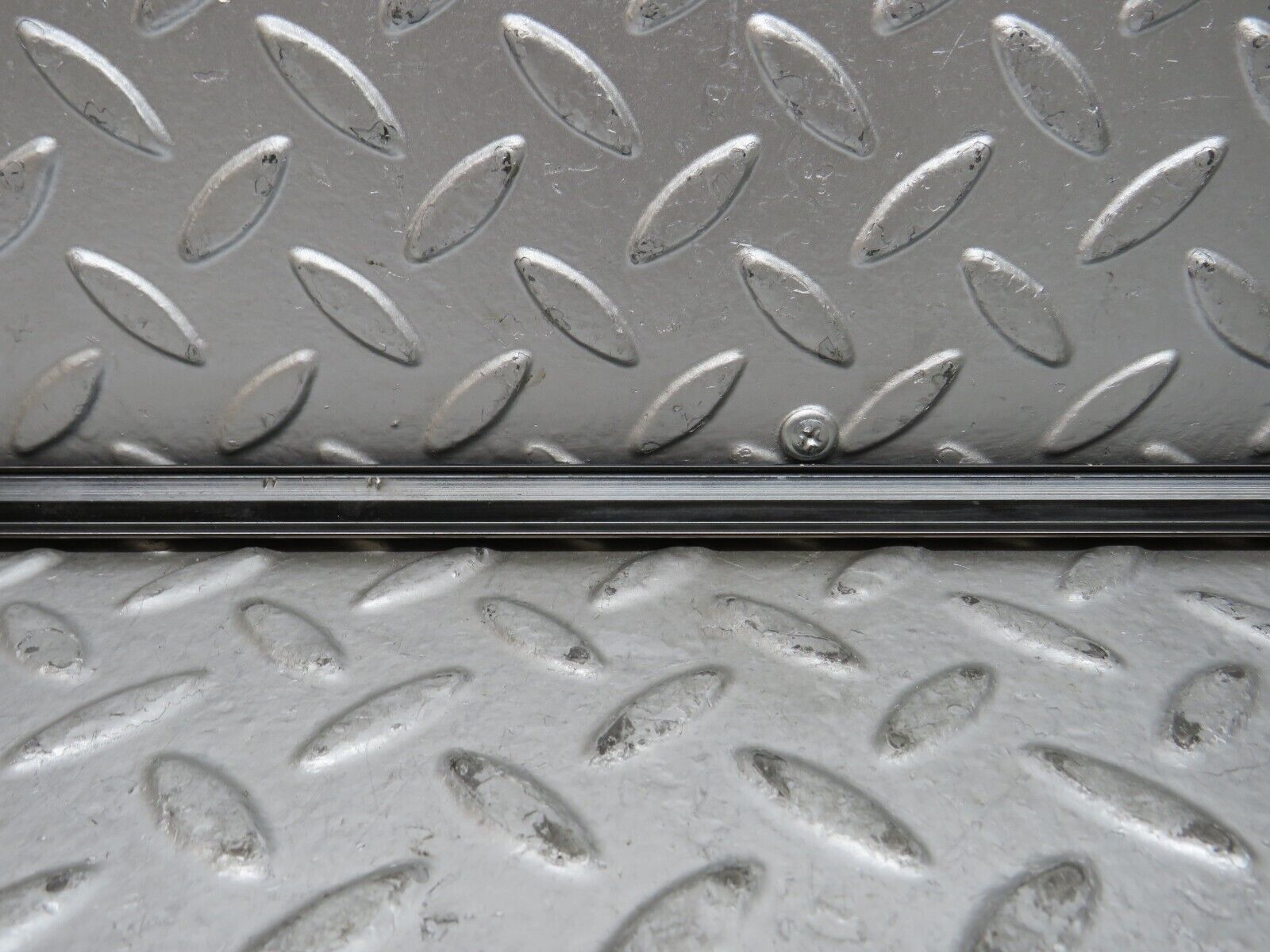 29002 Mercedes-Benz C124 320CE Coupe Rear Right Window Exterior Chrome Trim